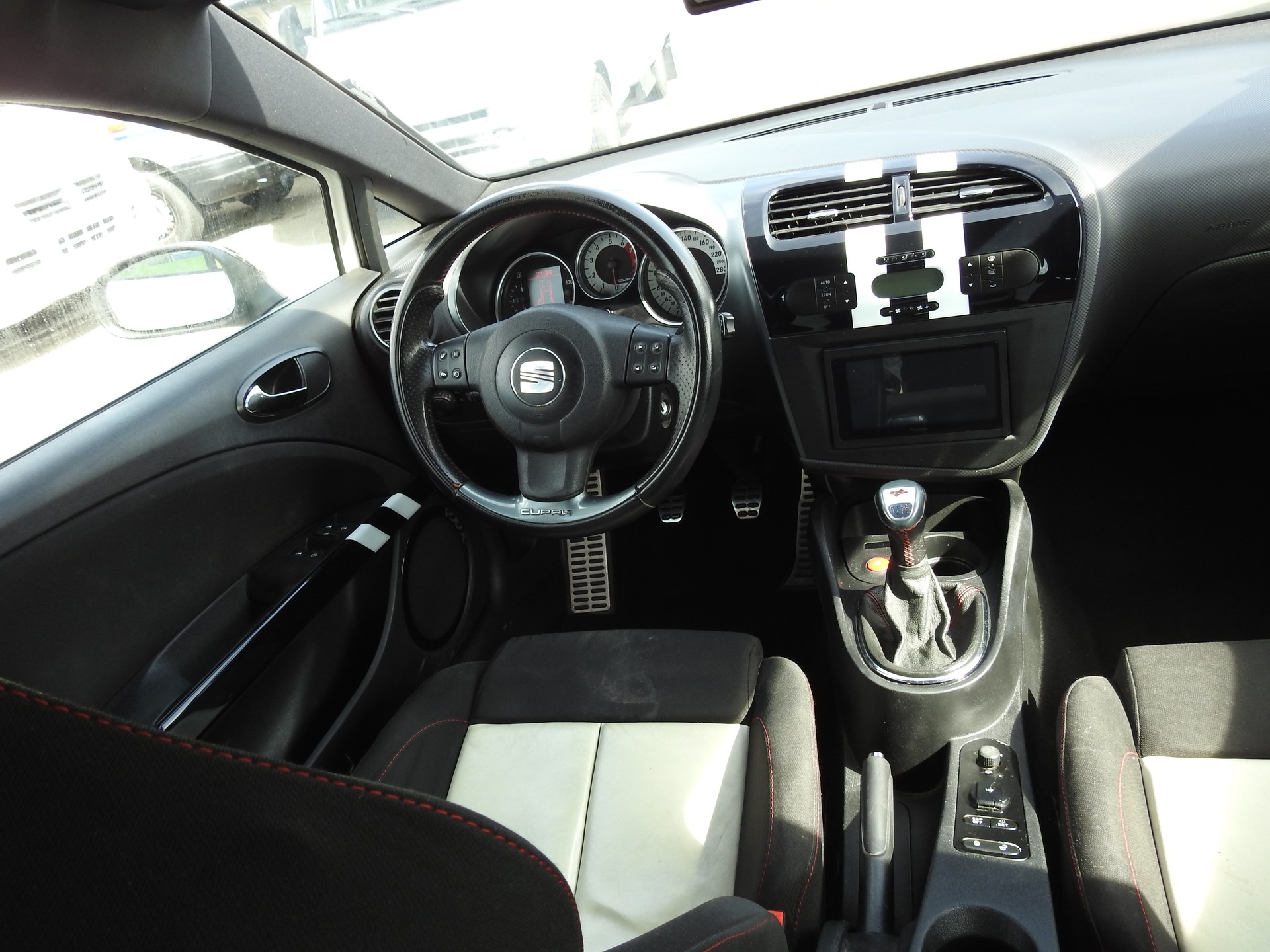 SEAT Leon Cupra 2.0 TSI World Champion Edition-image-17