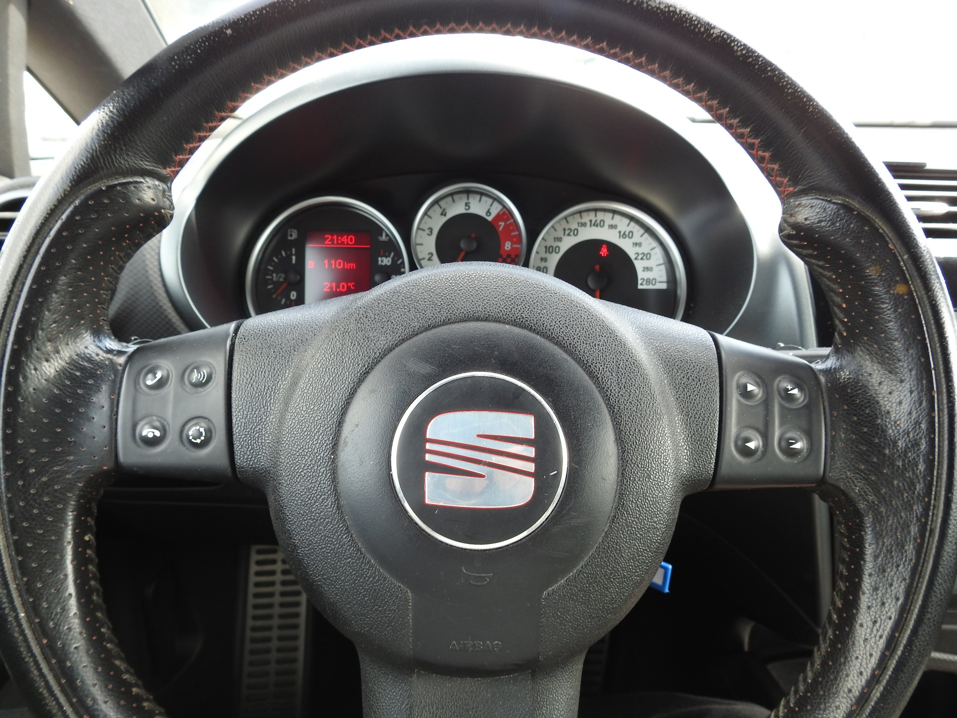 SEAT Leon Cupra 2.0 TSI World Champion Edition-image-24