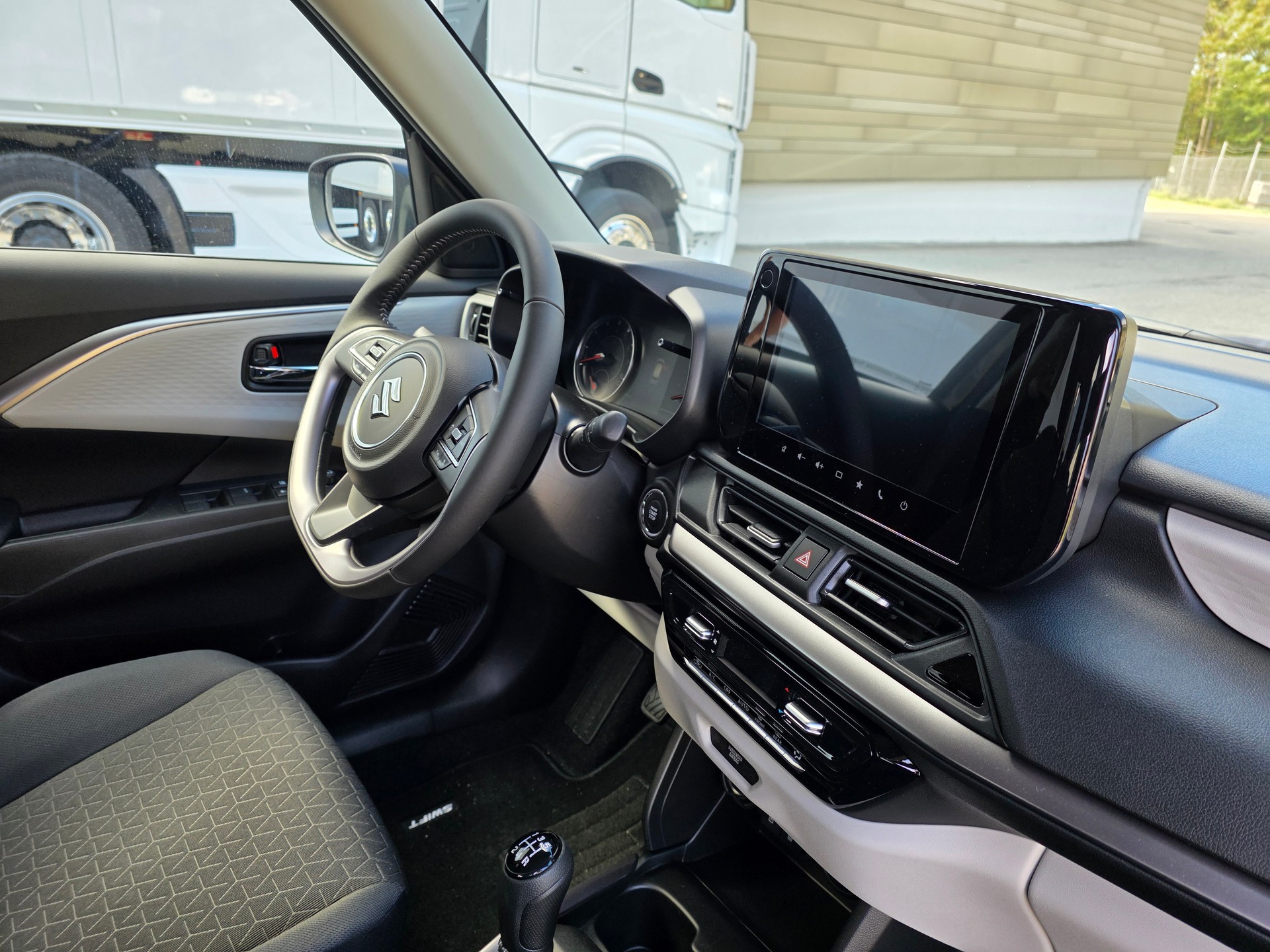 SUZUKI Swift 1.2 Compact+ Hybrid 4x4-image-21