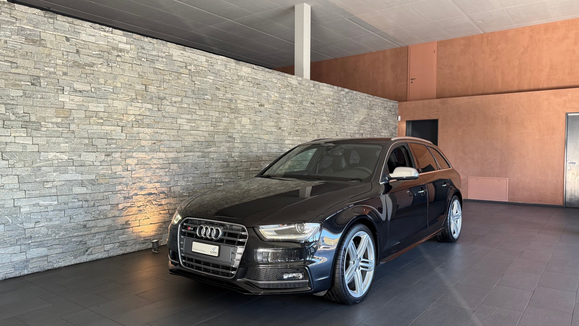 AUDI S4 Avant 3.0 TFSI quattro S-tronic-image-2