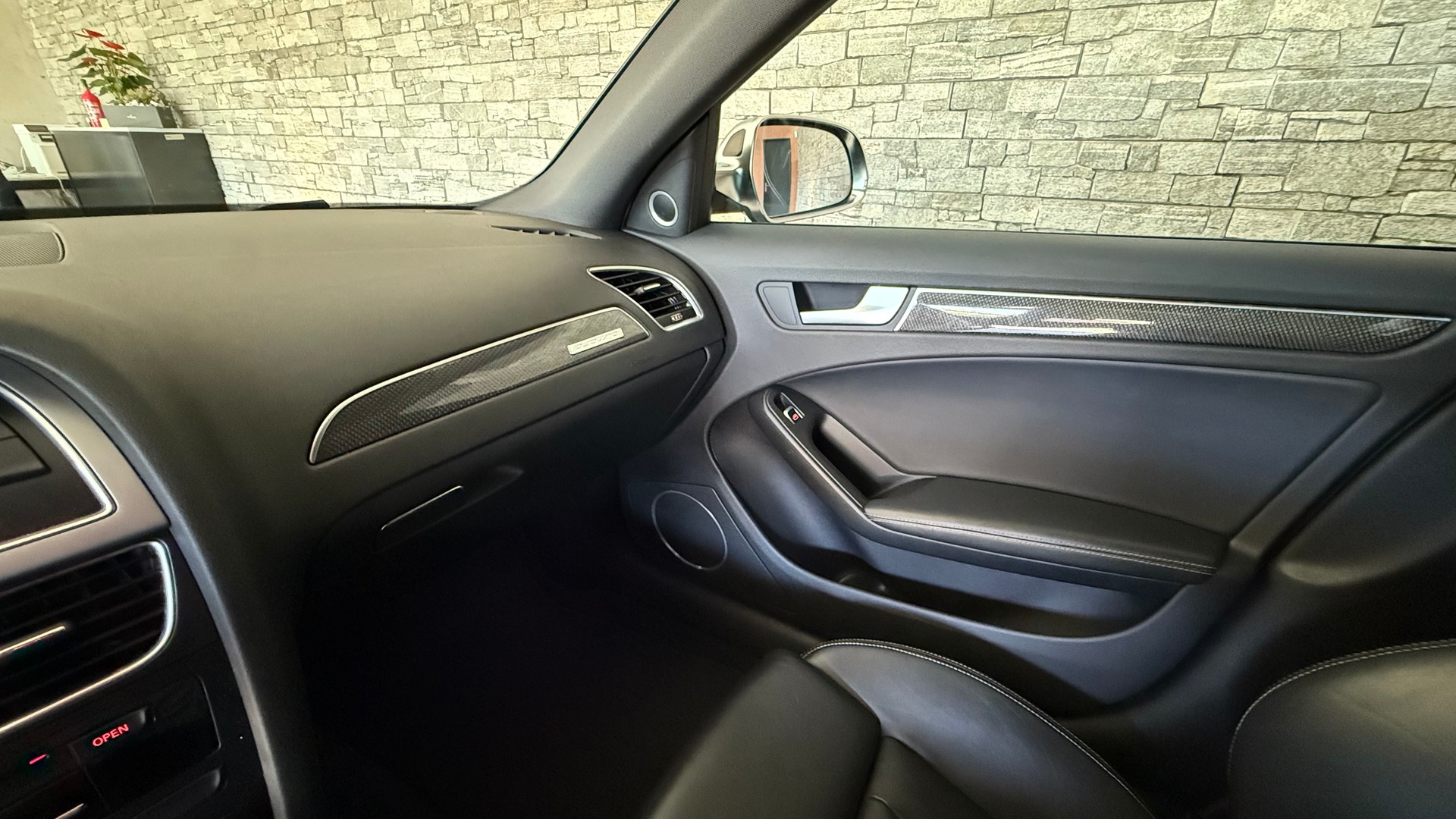 AUDI S4 Avant 3.0 TFSI quattro S-tronic-image-13