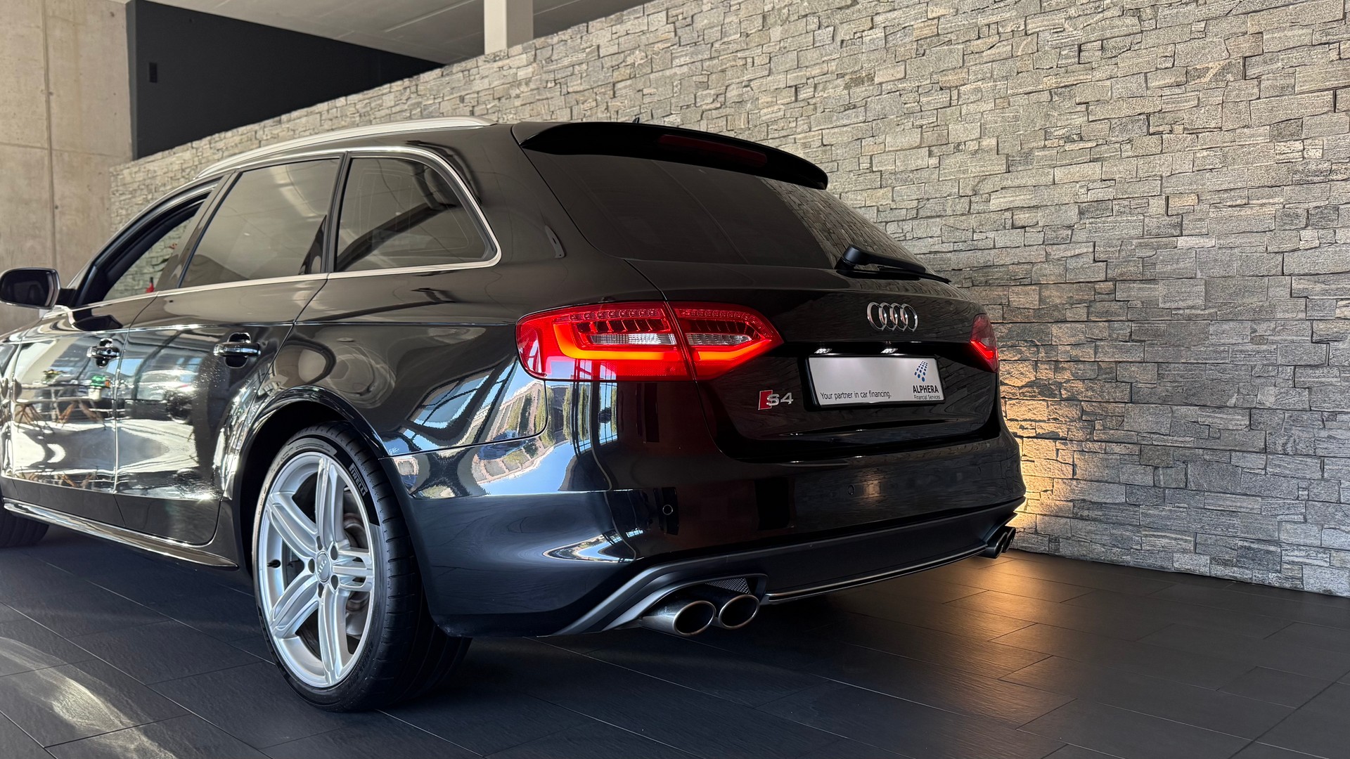 AUDI S4 Avant 3.0 TFSI quattro S-tronic-image-8