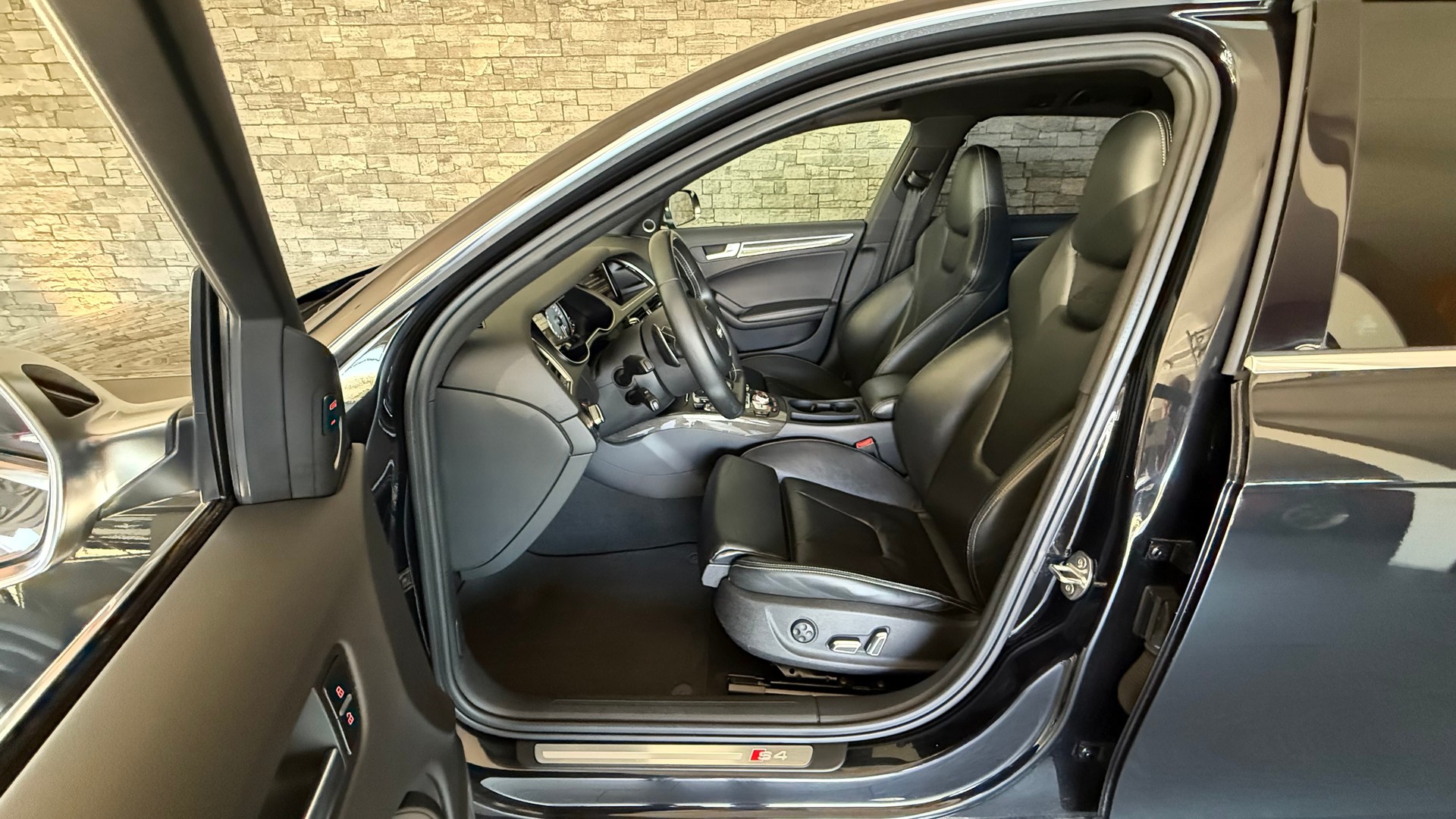 AUDI S4 Avant 3.0 TFSI quattro S-tronic-image-11