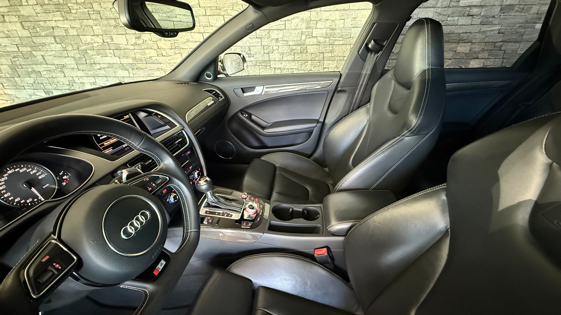 AUDI S4 Avant 3.0 TFSI quattro S-tronic-image-12