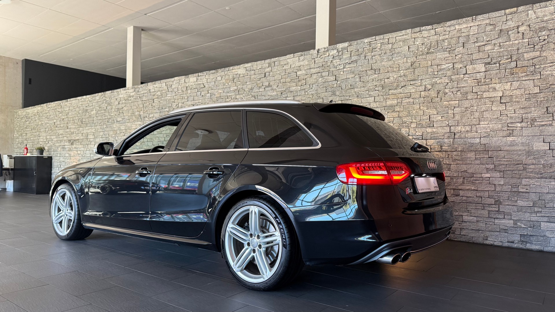 AUDI S4 Avant 3.0 TFSI quattro S-tronic-image-5