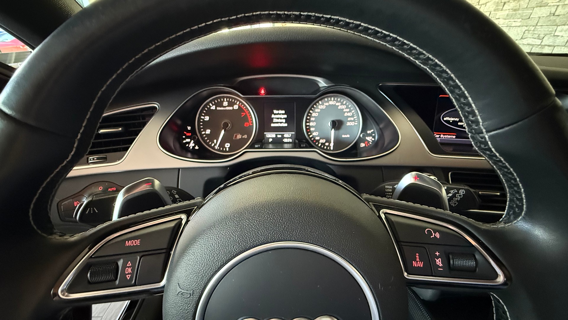 AUDI S4 Avant 3.0 TFSI quattro S-tronic-image-16
