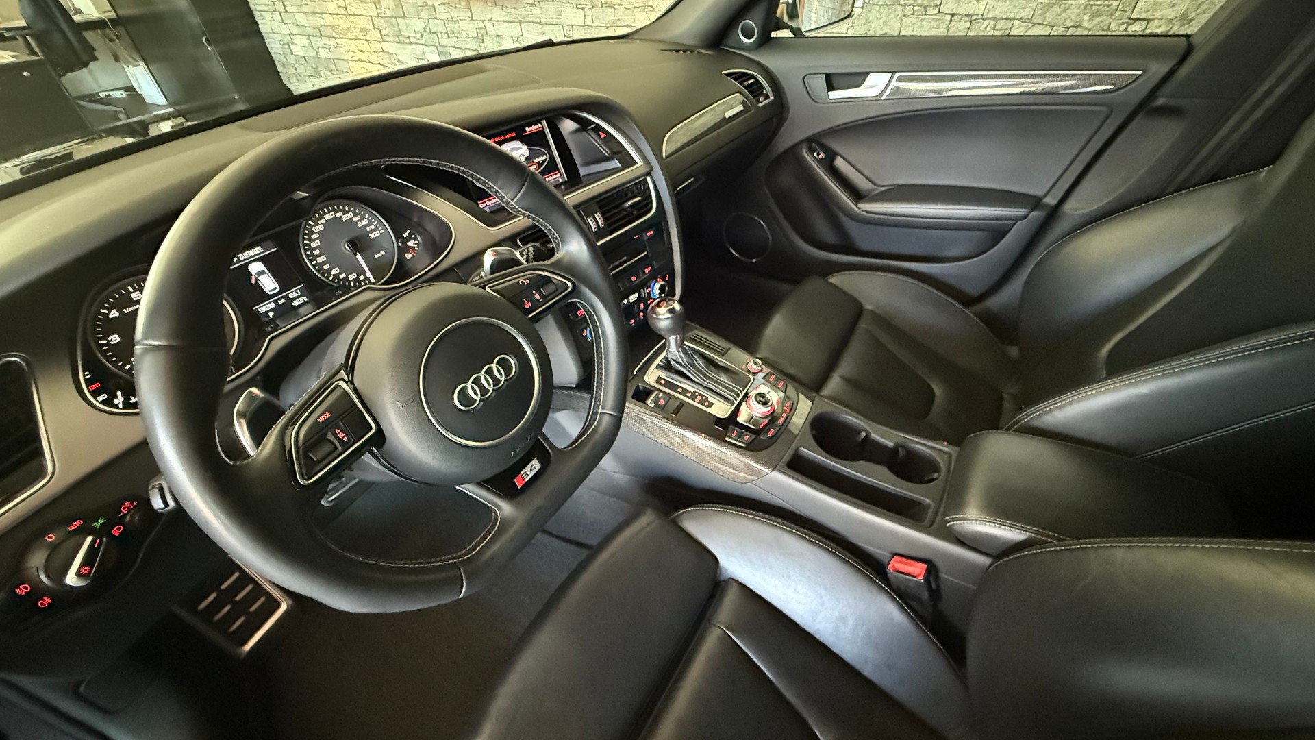 AUDI S4 Avant 3.0 TFSI quattro S-tronic-image-14