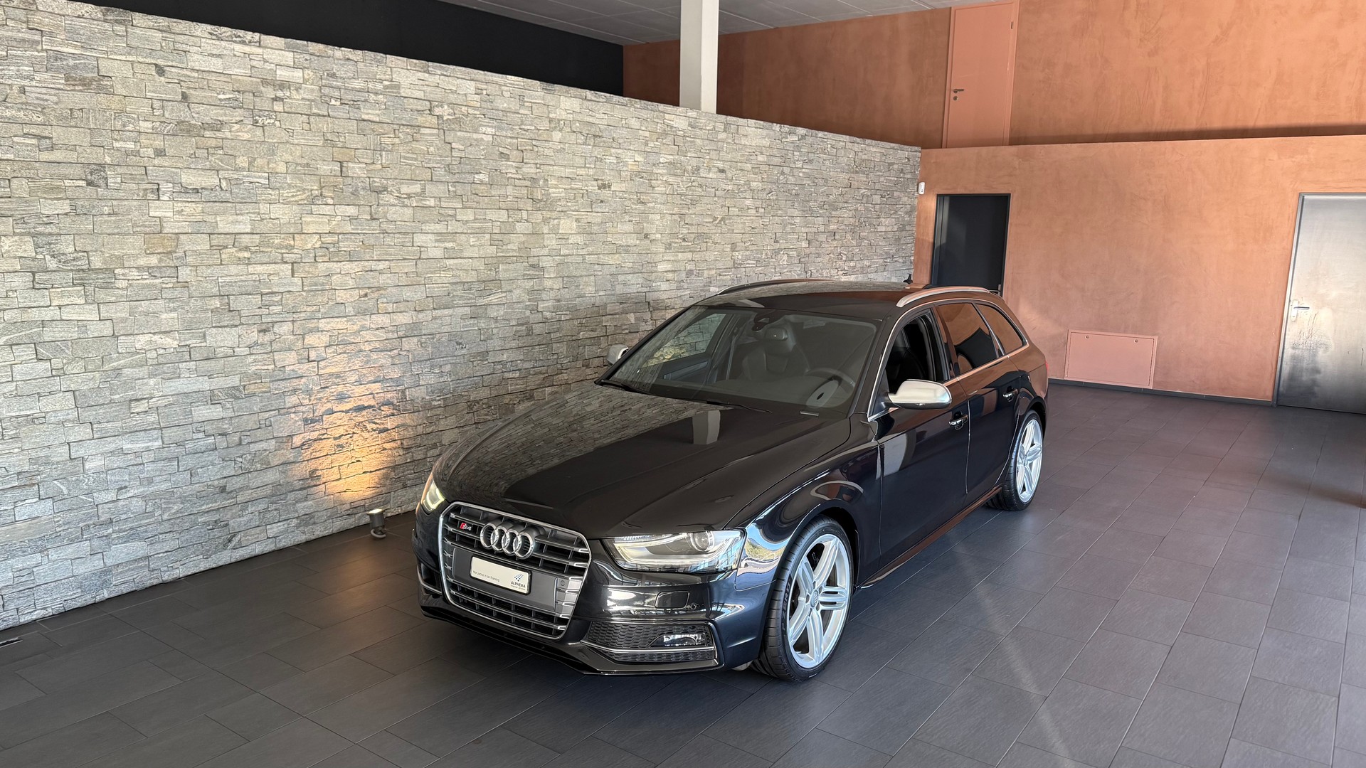 AUDI S4 Avant 3.0 TFSI quattro S-tronic-image-4