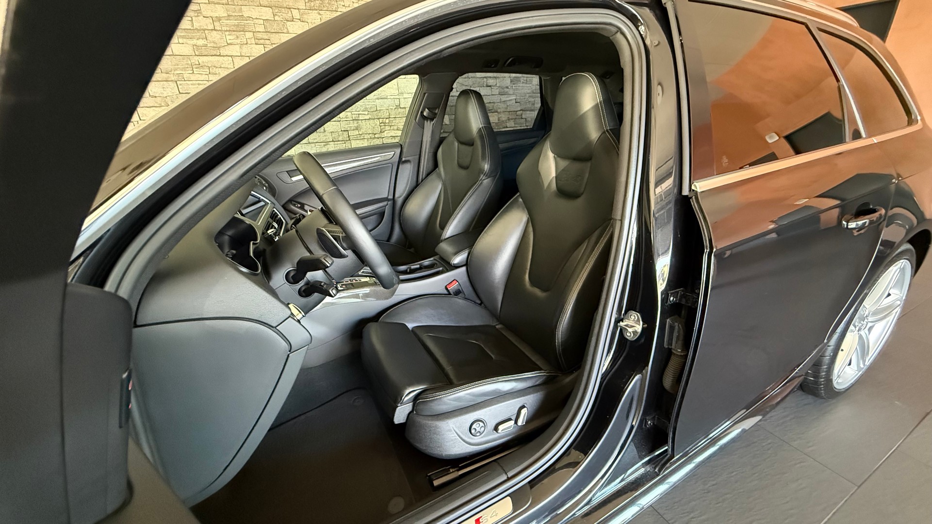 AUDI S4 Avant 3.0 TFSI quattro S-tronic-image-10