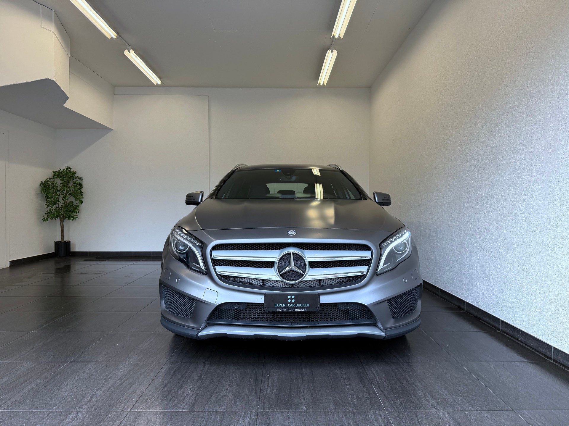 MERCEDES-BENZ GLA 200 CDI Swiss Star Edition AMG Line 4Matic 7G-DCT-showroom-element-3