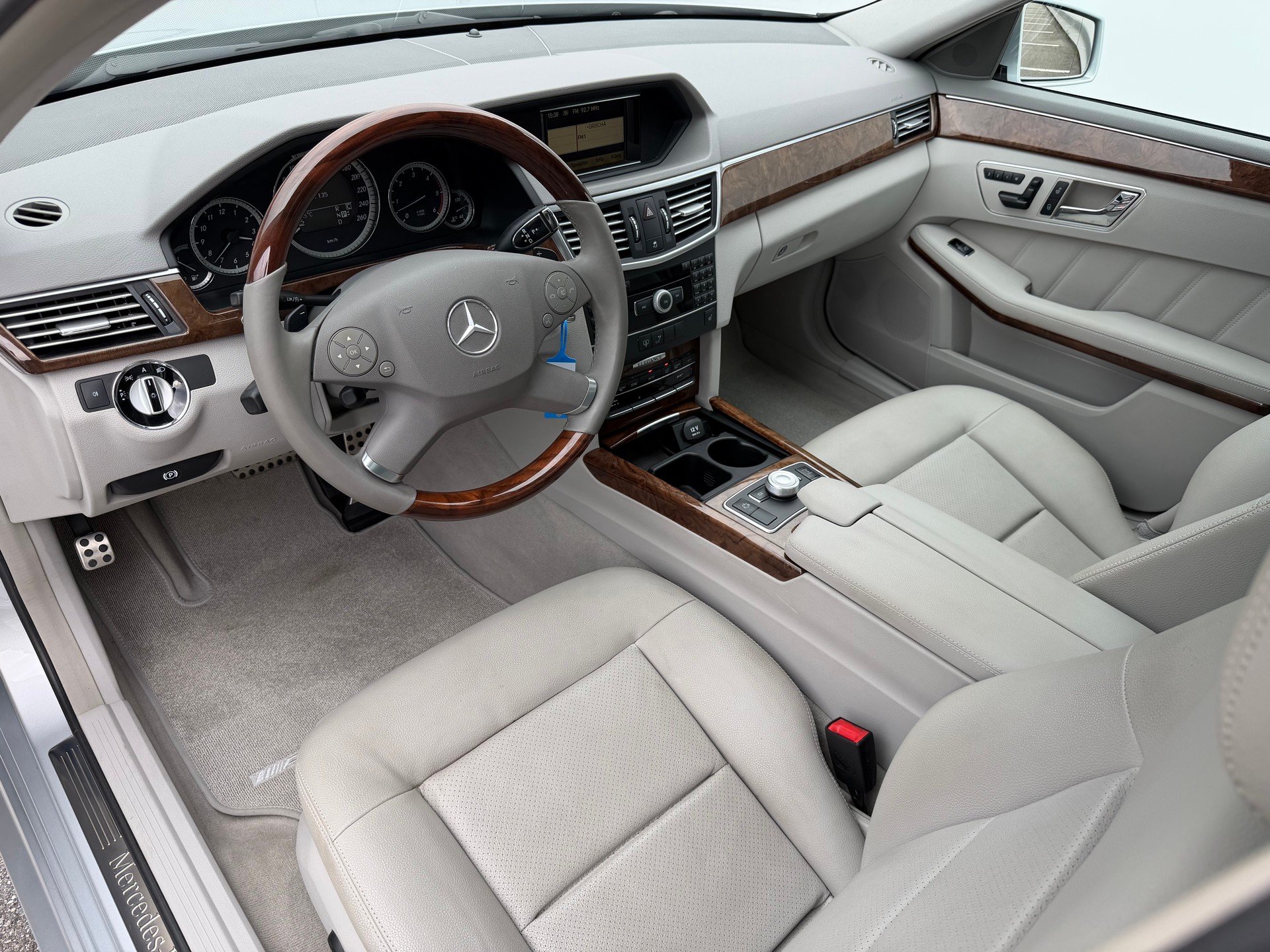 MERCEDES-BENZ E 350 CDI BlueEfficiency Elégance 7G-Tronic-image-13