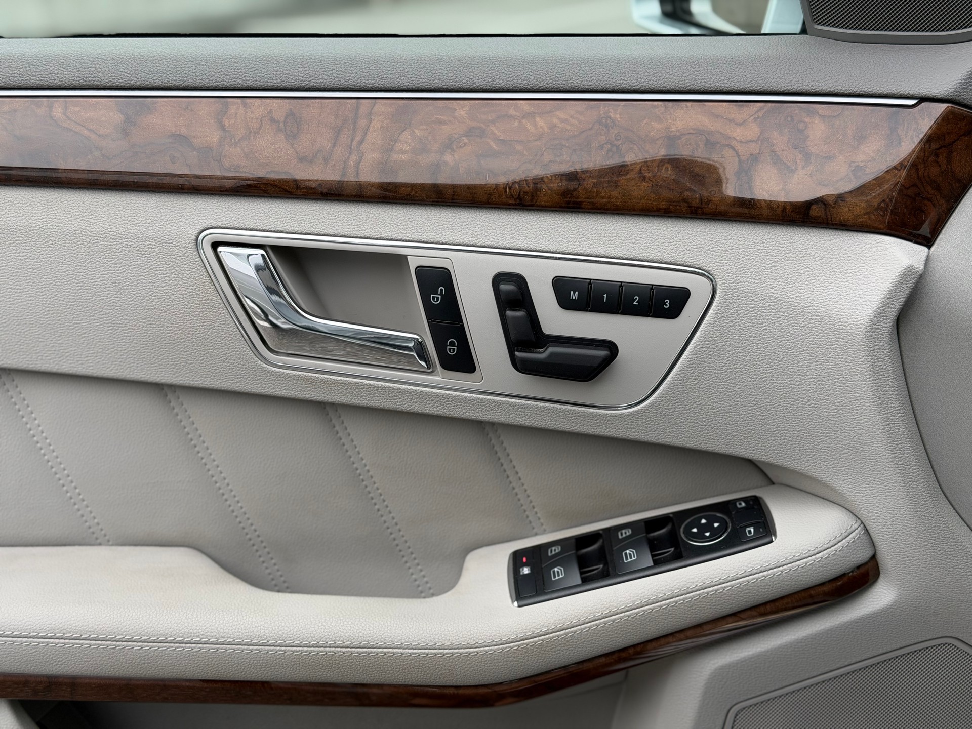 MERCEDES-BENZ E 350 CDI BlueEfficiency Elégance 7G-Tronic-image-28