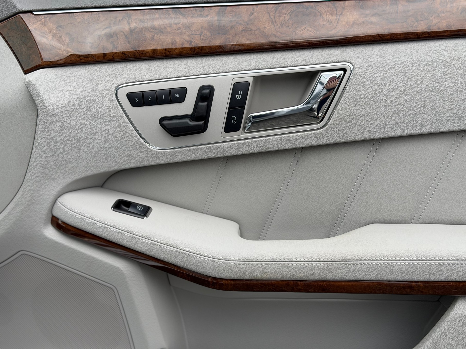MERCEDES-BENZ E 350 CDI BlueEfficiency Elégance 7G-Tronic-image-23