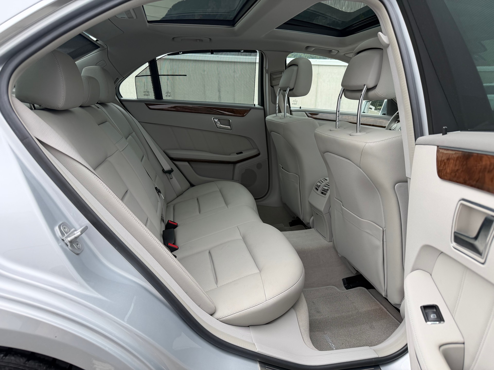 MERCEDES-BENZ E 350 CDI BlueEfficiency Elégance 7G-Tronic-image-17