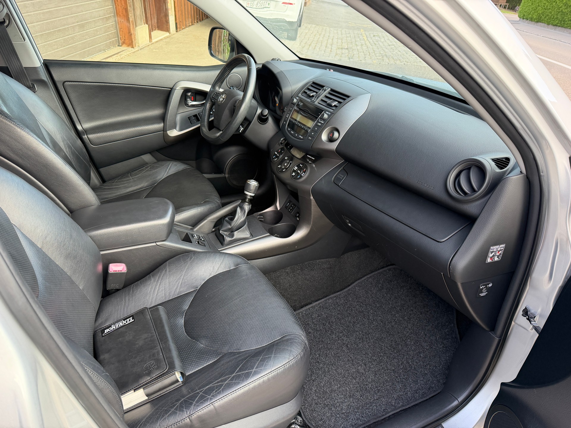 TOYOTA RAV-4 2.0 16V Executive-image-8