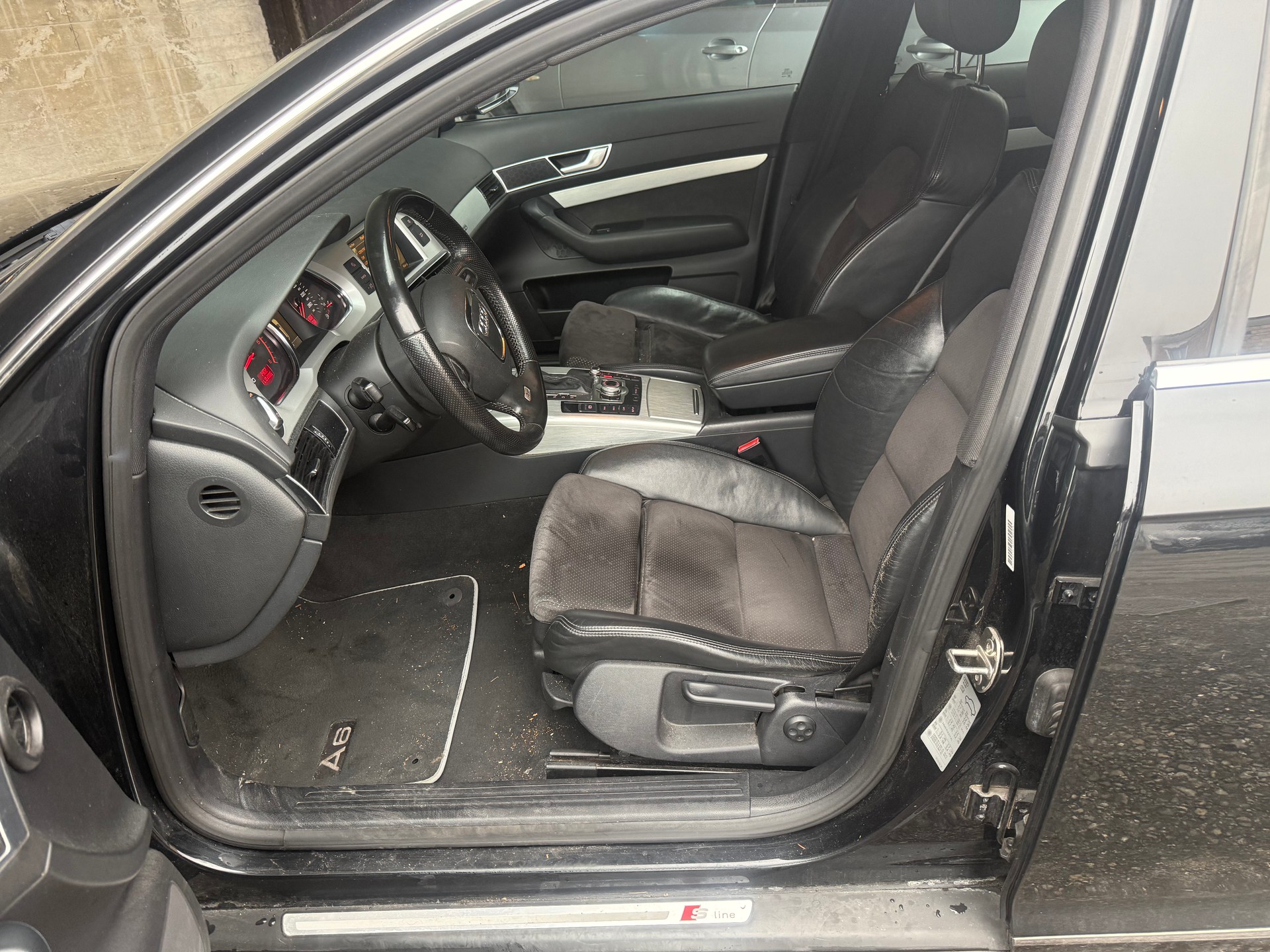 AUDI A6 Avant 3.0 V6 TDI quattro tiptronic-image-12