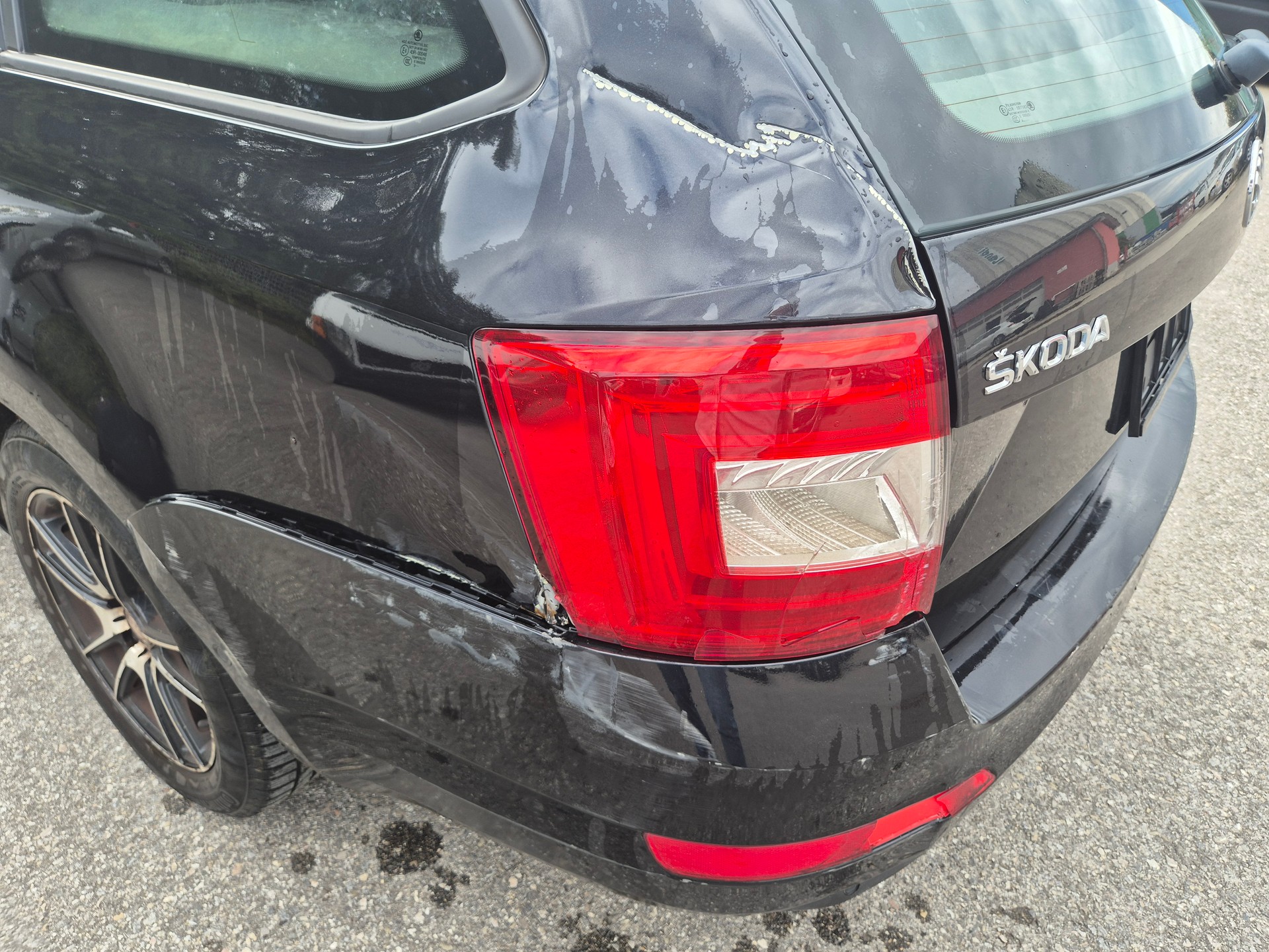 SKODA Octavia Combi 1.8 TSI Ambition 4x4 DSG-image-10