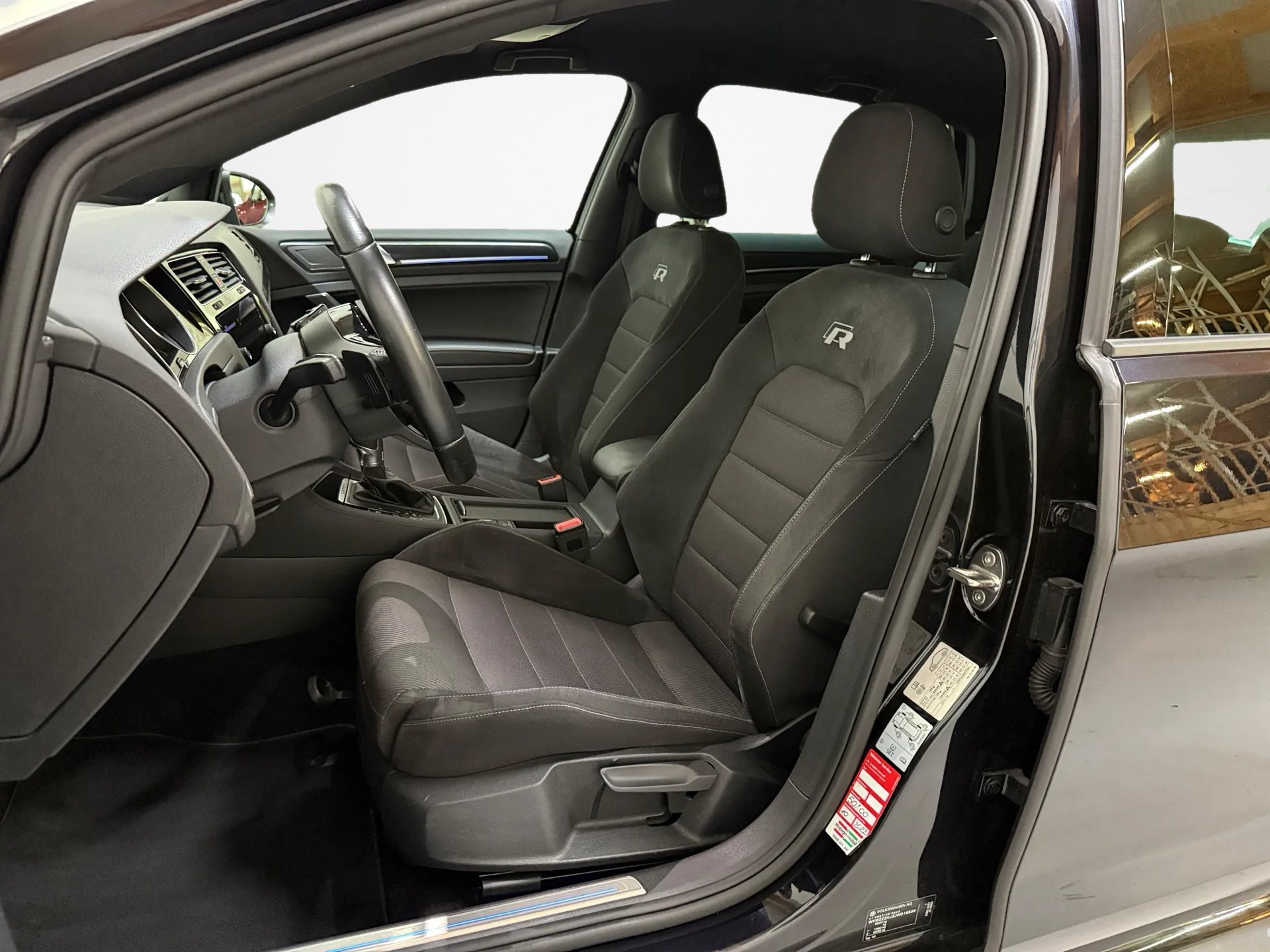 VW Golf 2.0 TSI R 4Motion DSG-image-13