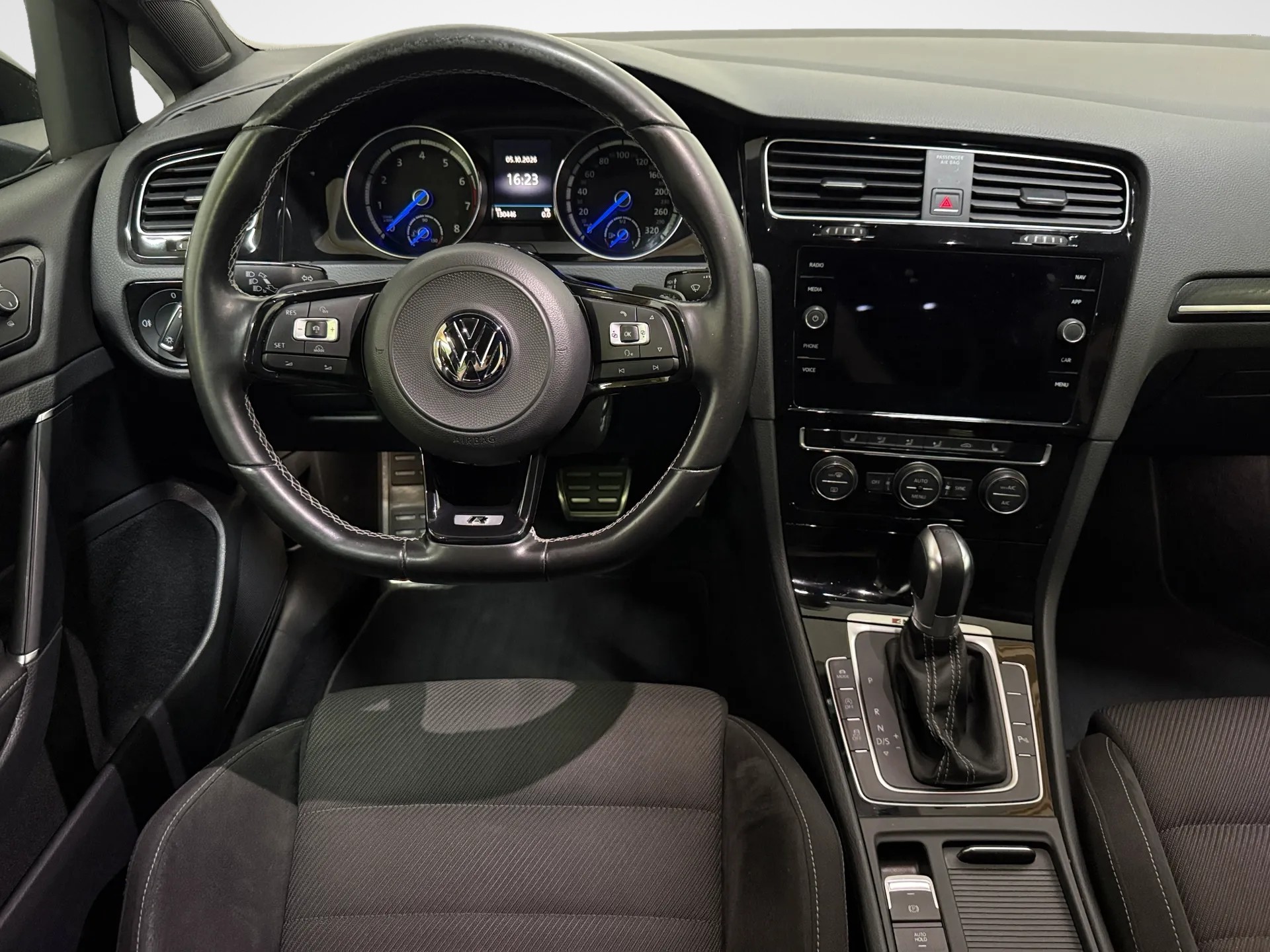 VW Golf 2.0 TSI R 4Motion DSG-image-15