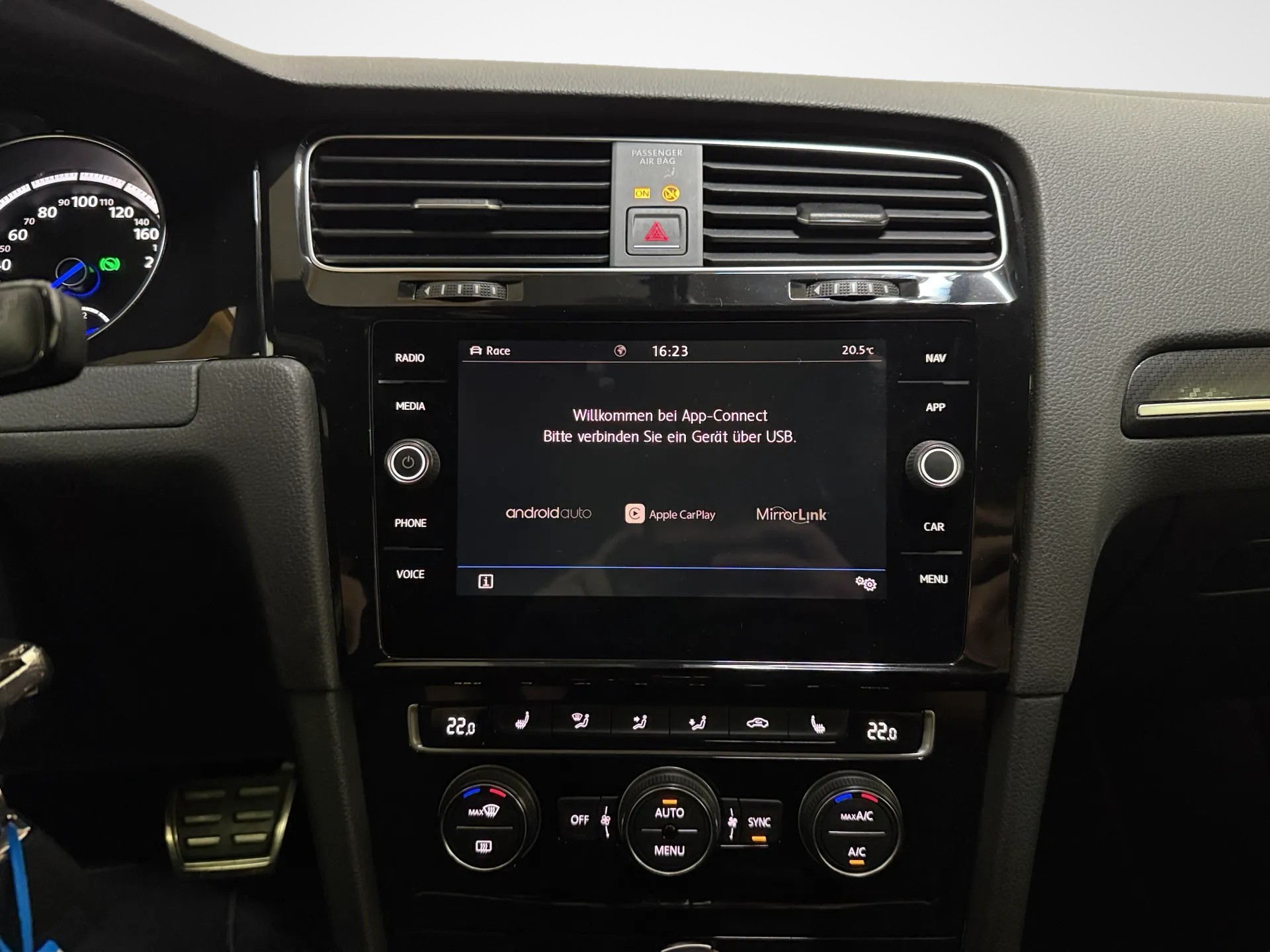 VW Golf 2.0 TSI R 4Motion DSG-image-16