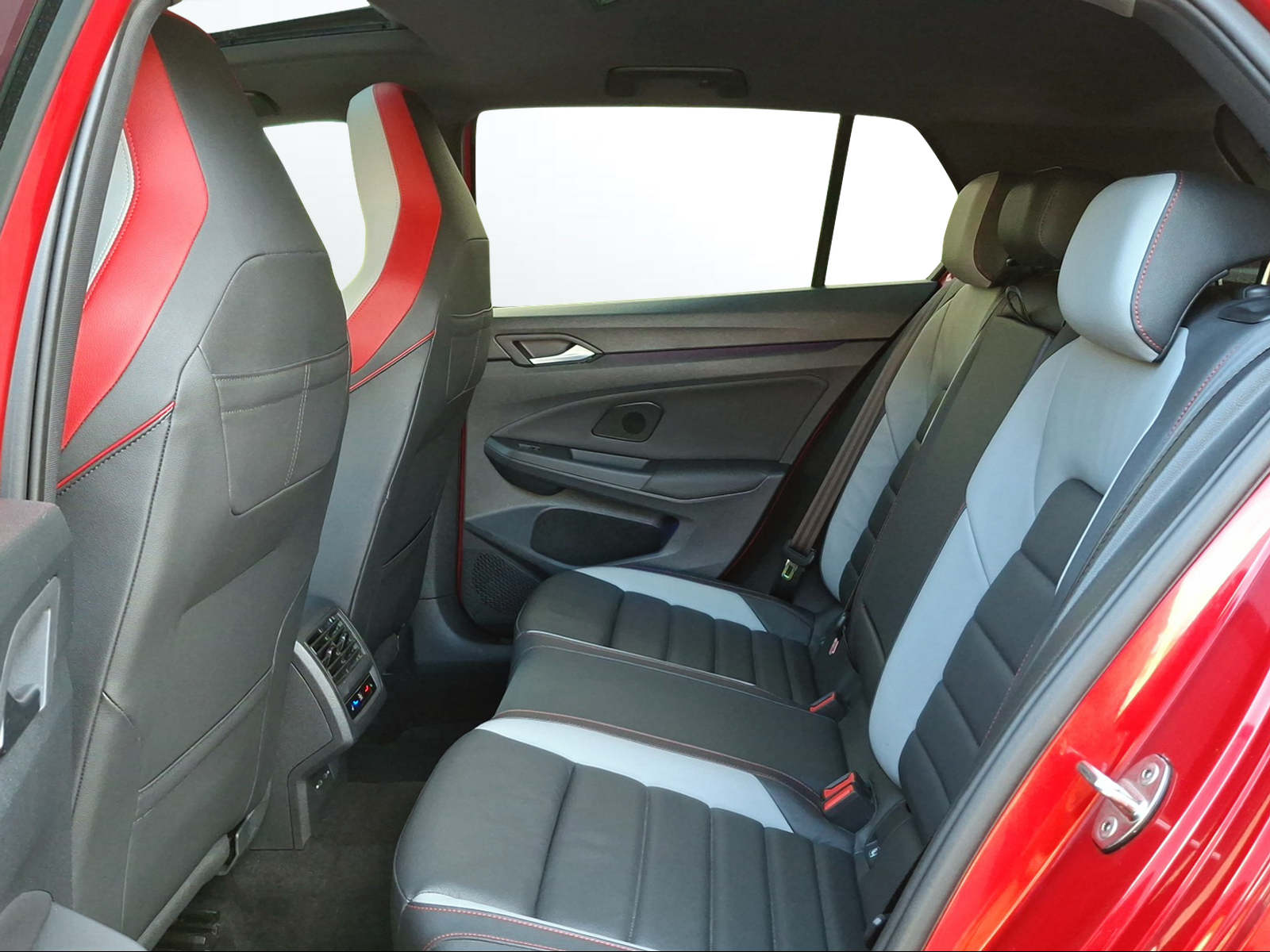 VW Golf 2.0 TSI GTI DSG-image-11