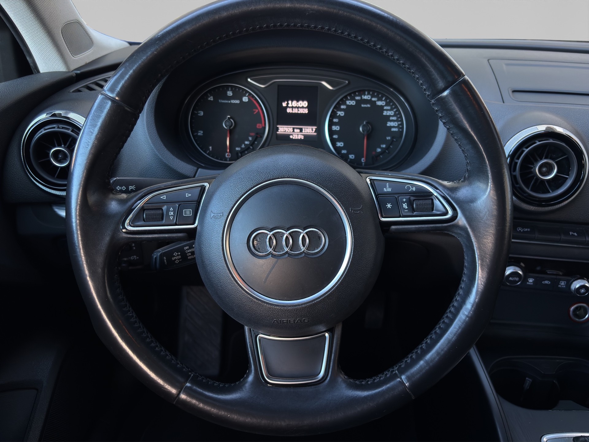 AUDI A3 Limousine 1.4 TFSI Attraction S-tronic-image-9