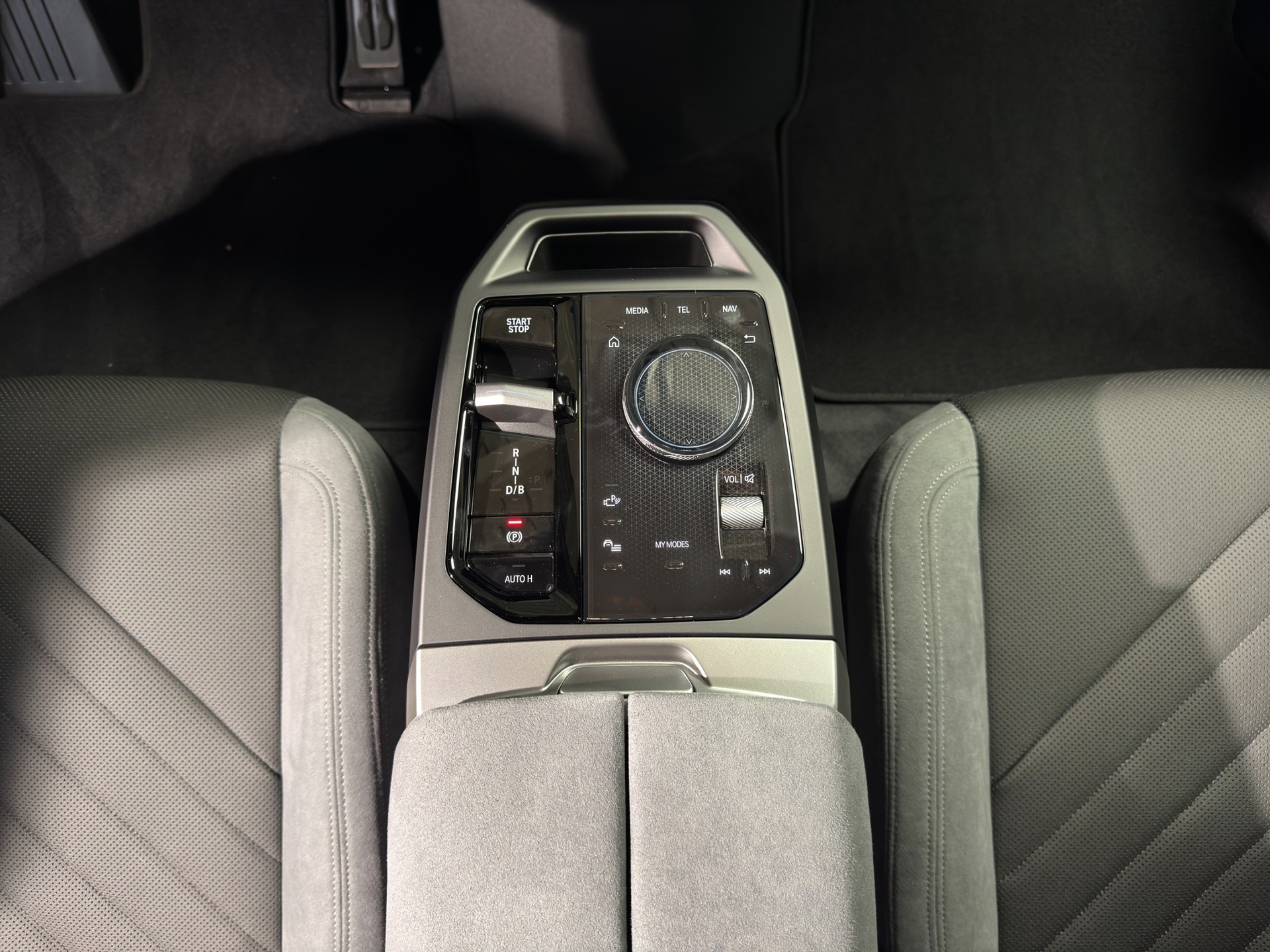 BMW iX I20 xDrive45-image-14