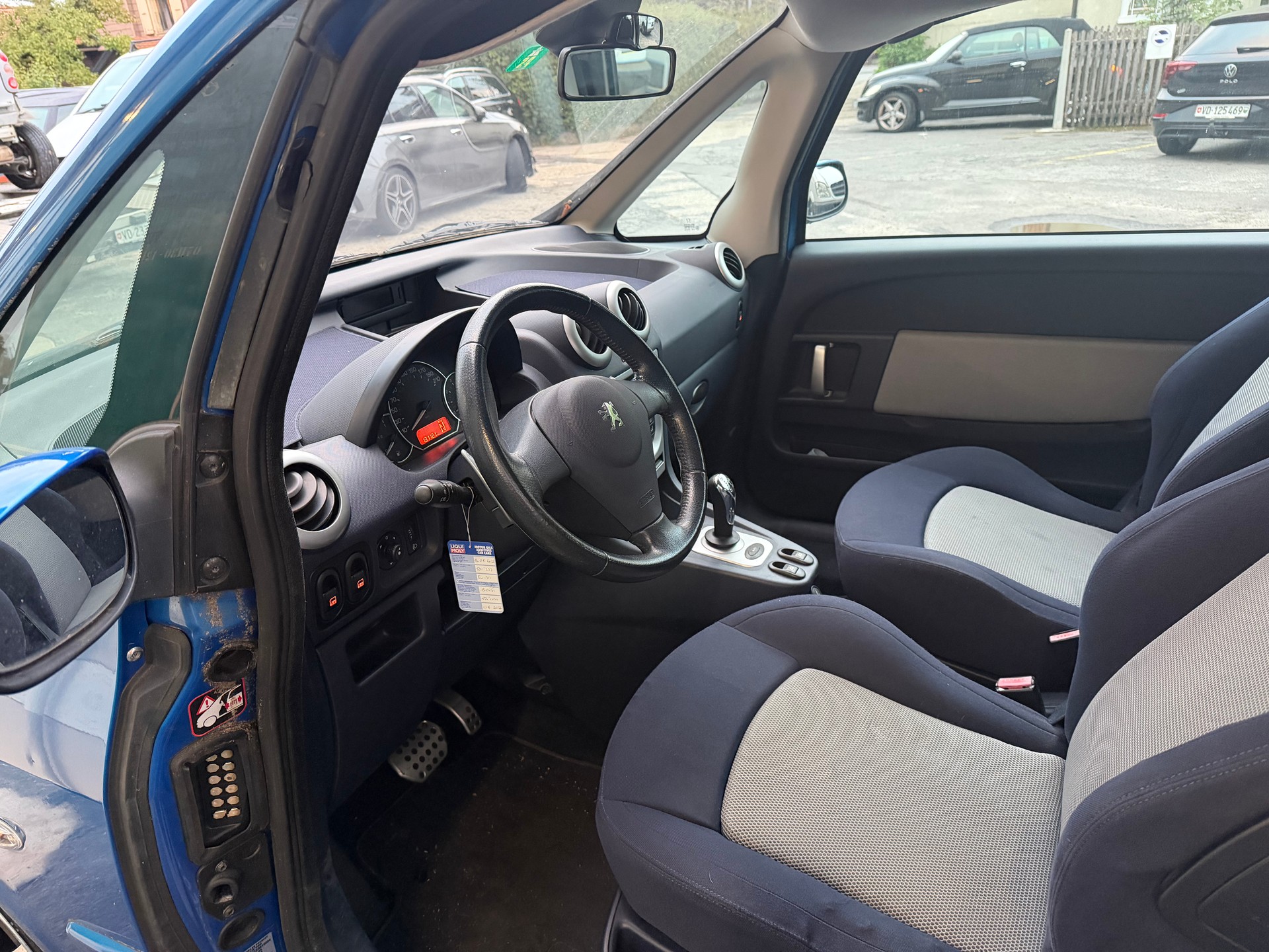PEUGEOT 1007 1.6 Trendy Sesam 2-Tronic-image-5
