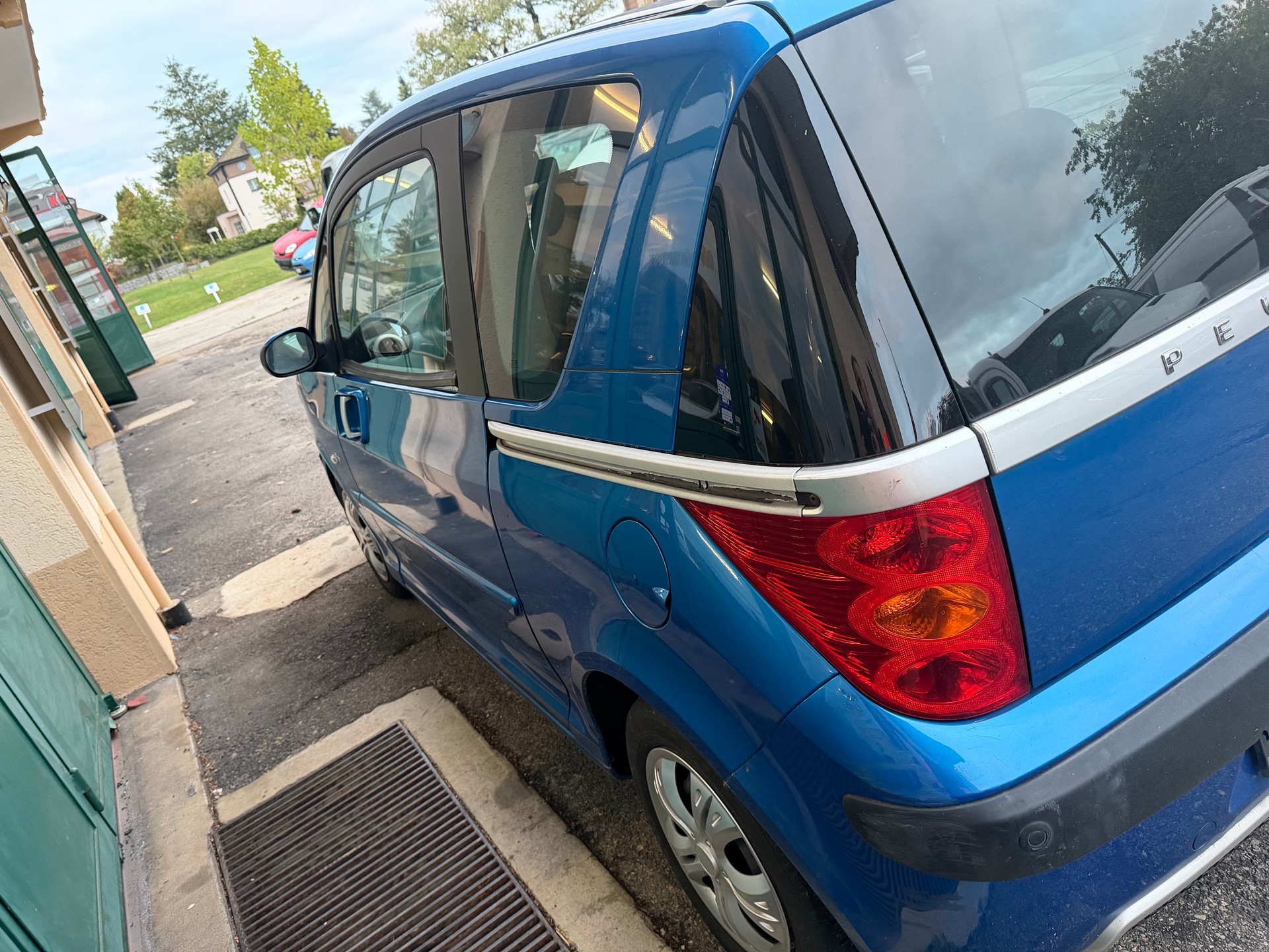 PEUGEOT 1007 1.6 Trendy Sesam 2-Tronic-image-3
