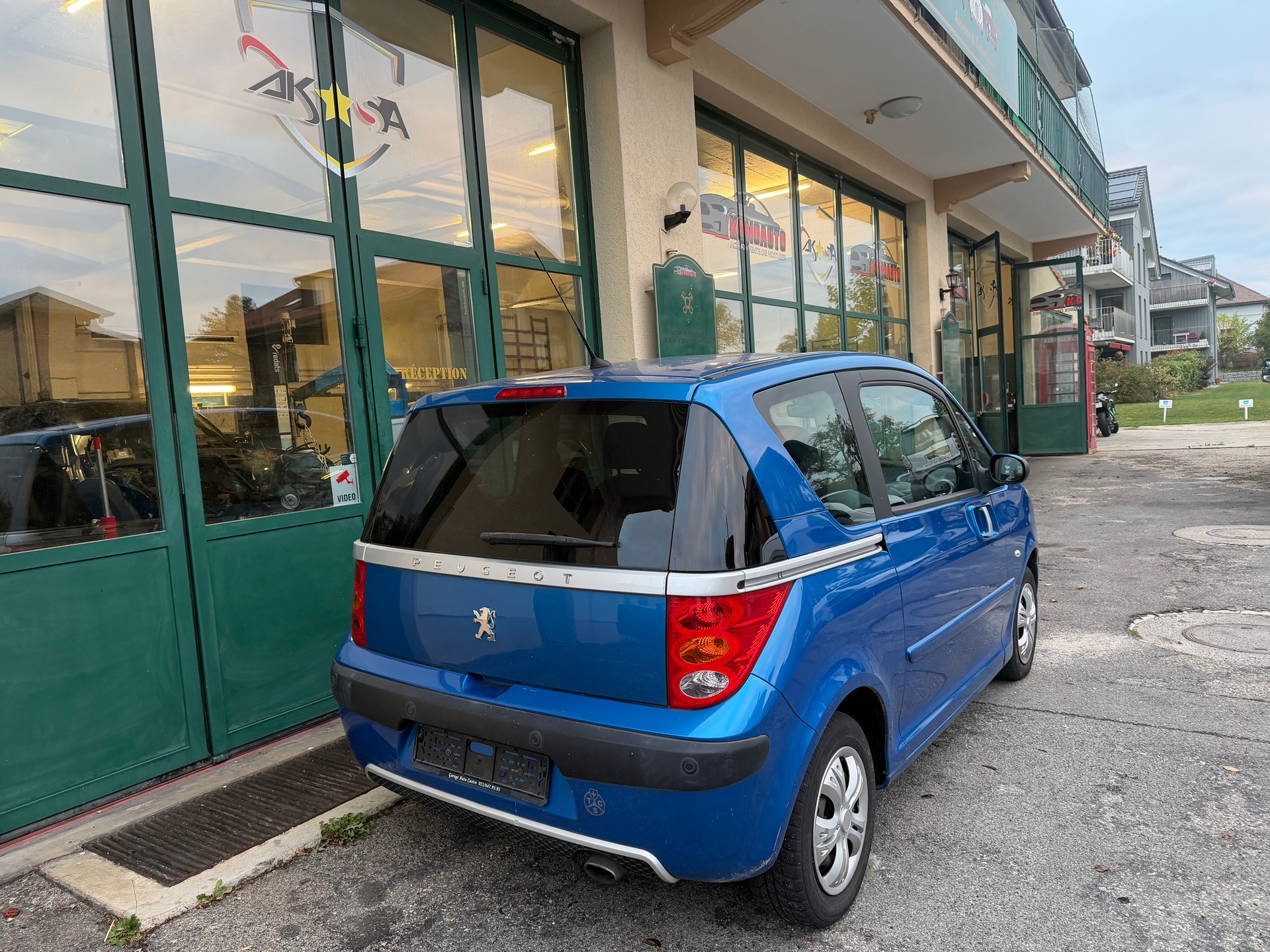 PEUGEOT 1007 1.6 Trendy Sesam 2-Tronic-image-4