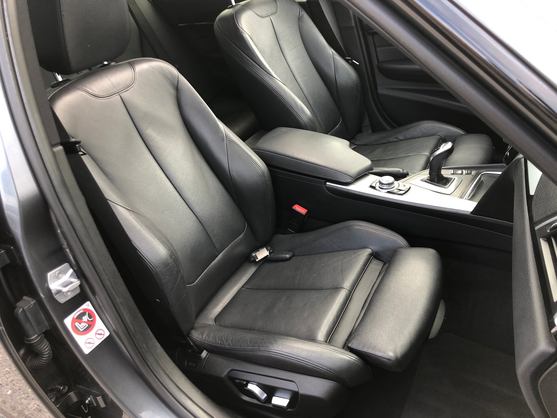 BMW 330i xDrive M Sport Steptronic-image-10