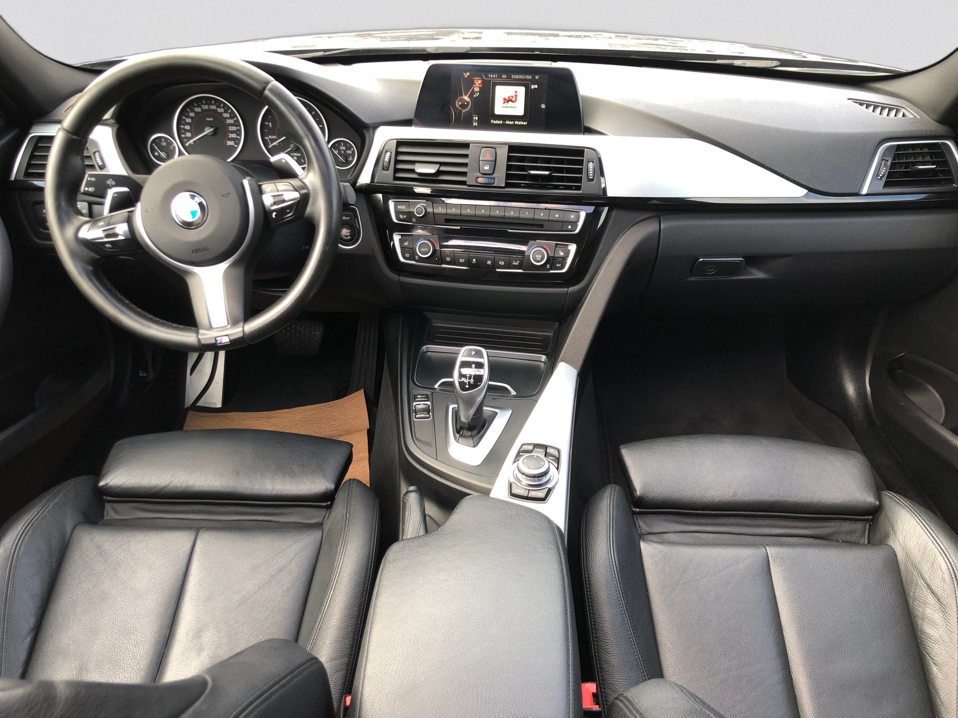 BMW 330i xDrive M Sport Steptronic-image-8