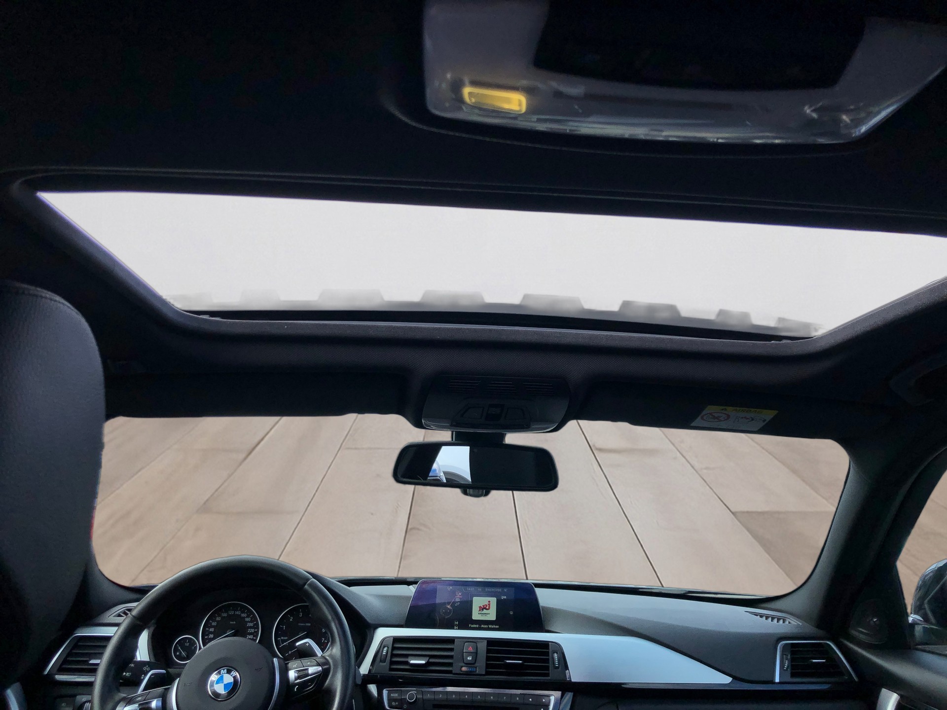 BMW 330i xDrive M Sport Steptronic-image-7