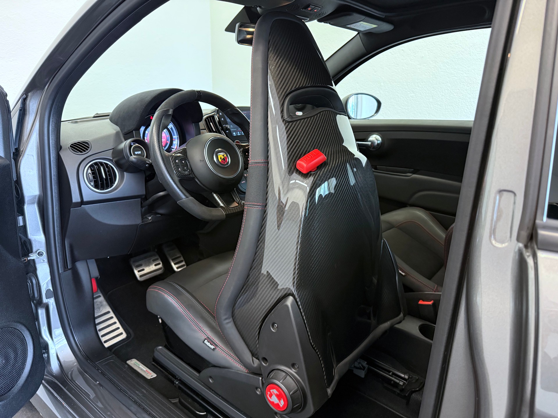 FIAT 695C 1.4 16V Turbo Abarth Competizione Dualogic-image-19