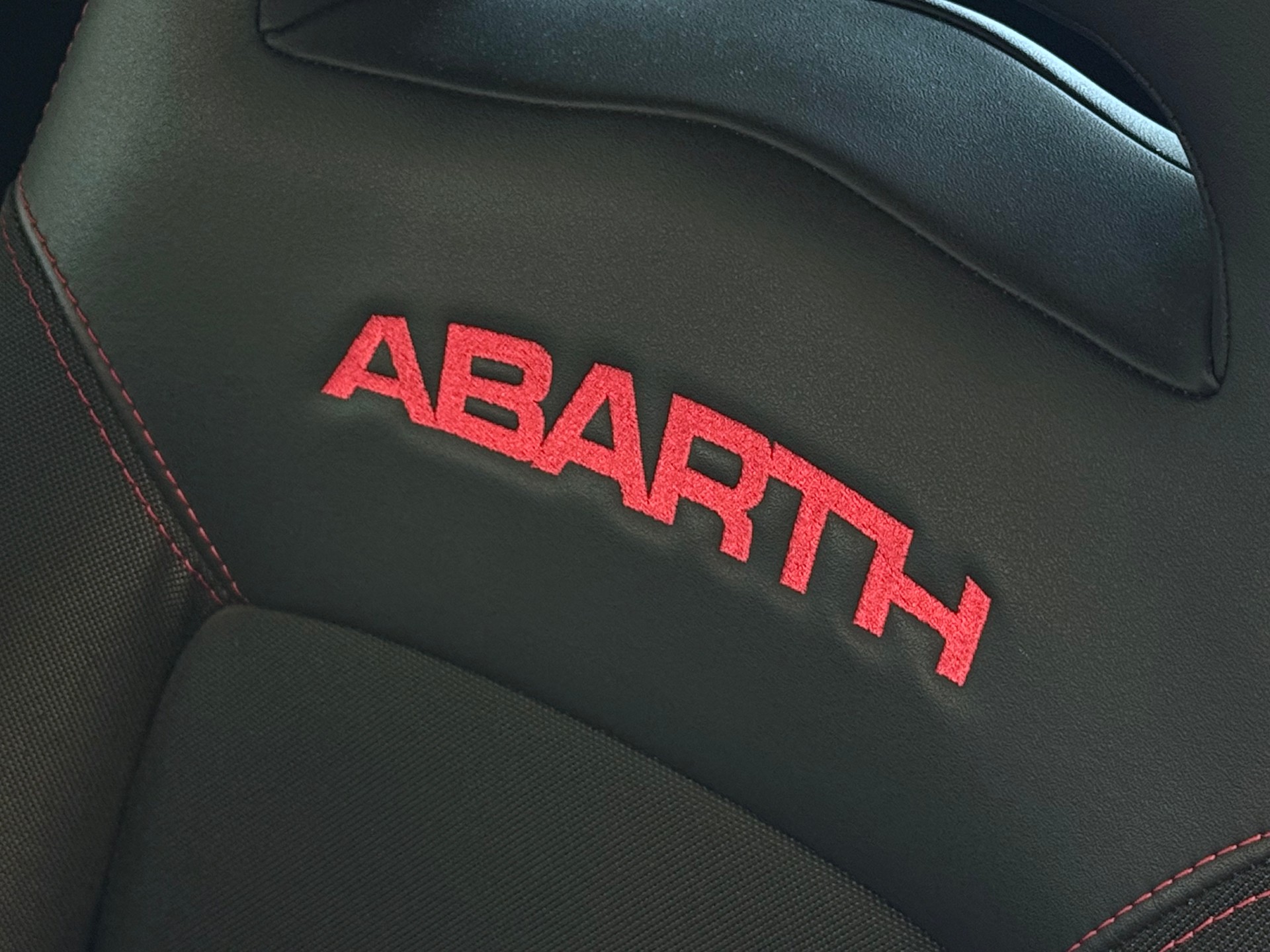 FIAT 695C 1.4 16V Turbo Abarth Competizione Dualogic-image-34