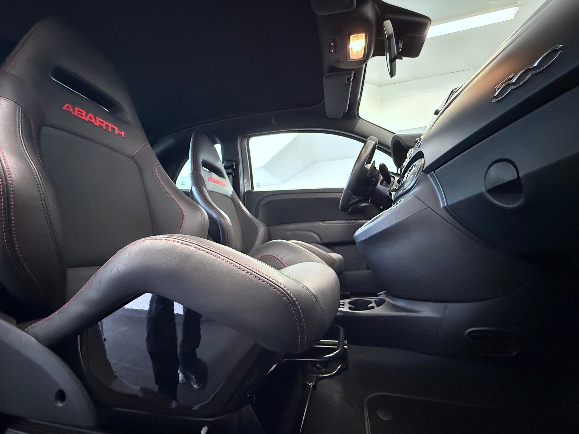 FIAT 695C 1.4 16V Turbo Abarth Competizione Dualogic-image-23