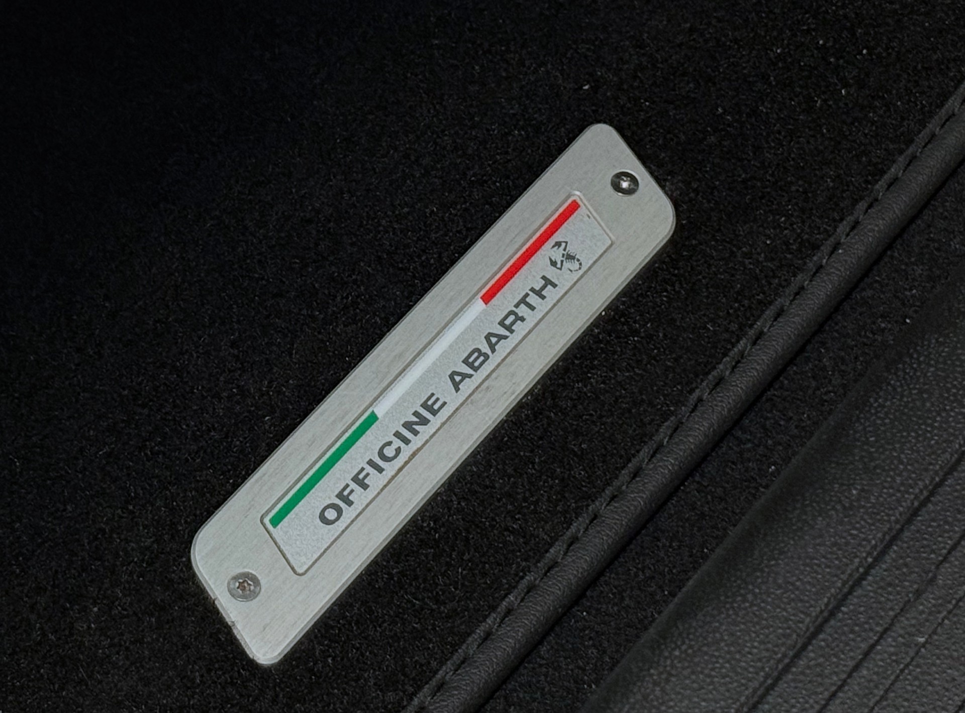 FIAT 695C 1.4 16V Turbo Abarth Competizione Dualogic-image-35