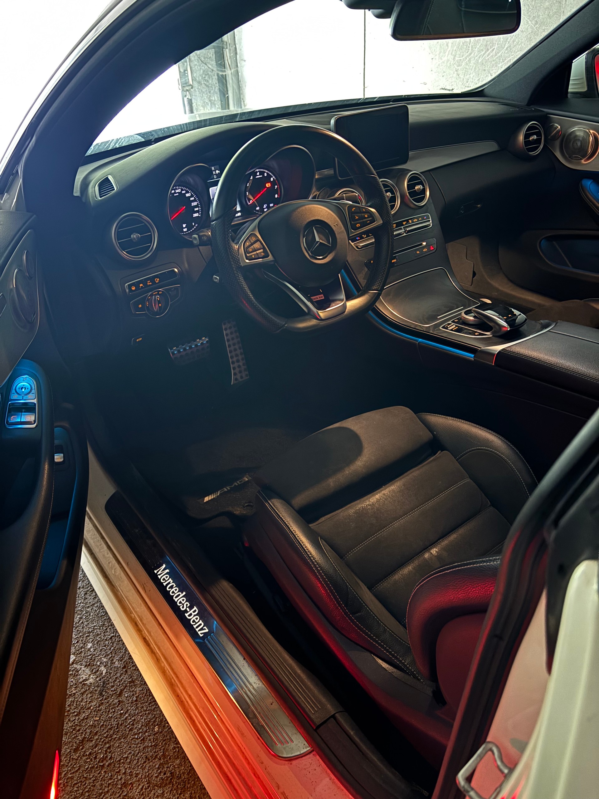 MERCEDES-BENZ C 180 AMG Line-image-4