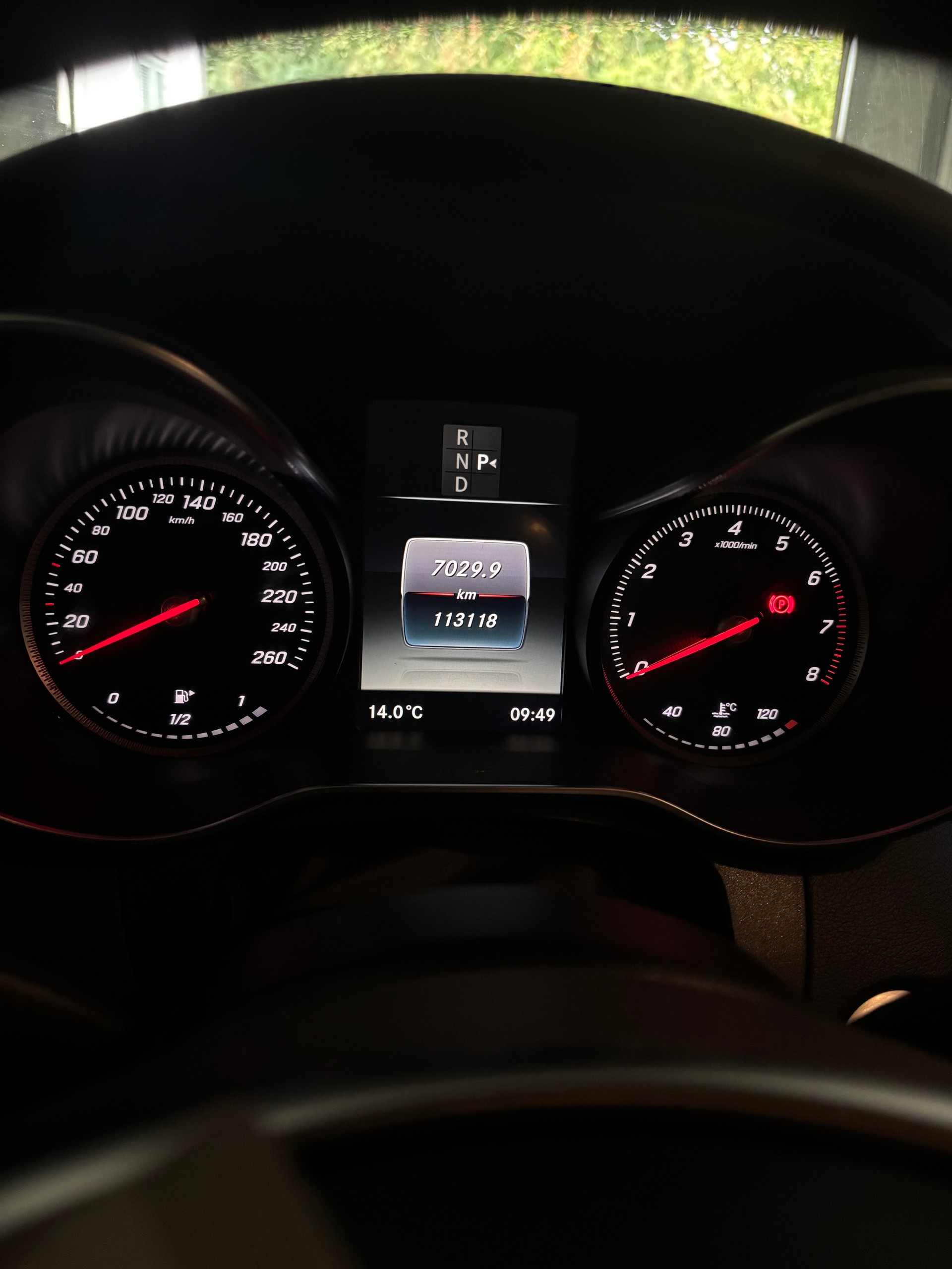 MERCEDES-BENZ C 180 AMG Line-image-5