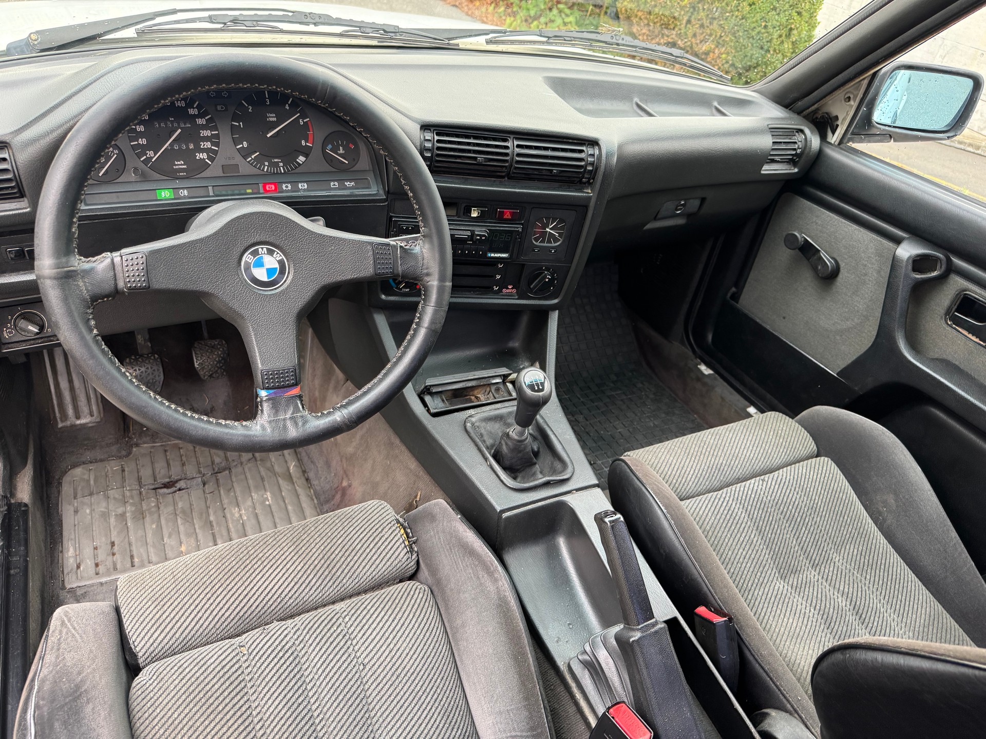BMW 325iX-image-8