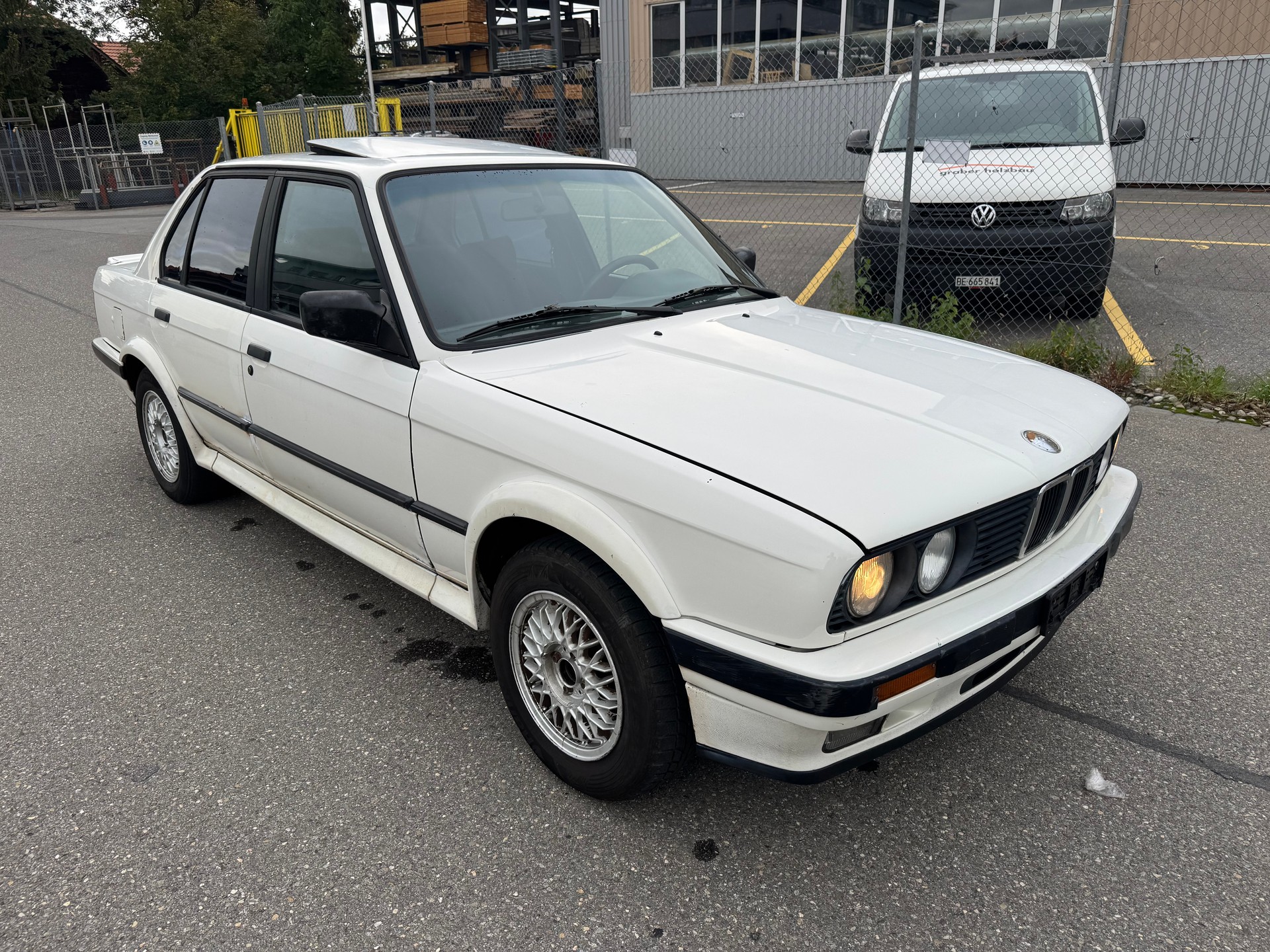 BMW 325iX-image-2