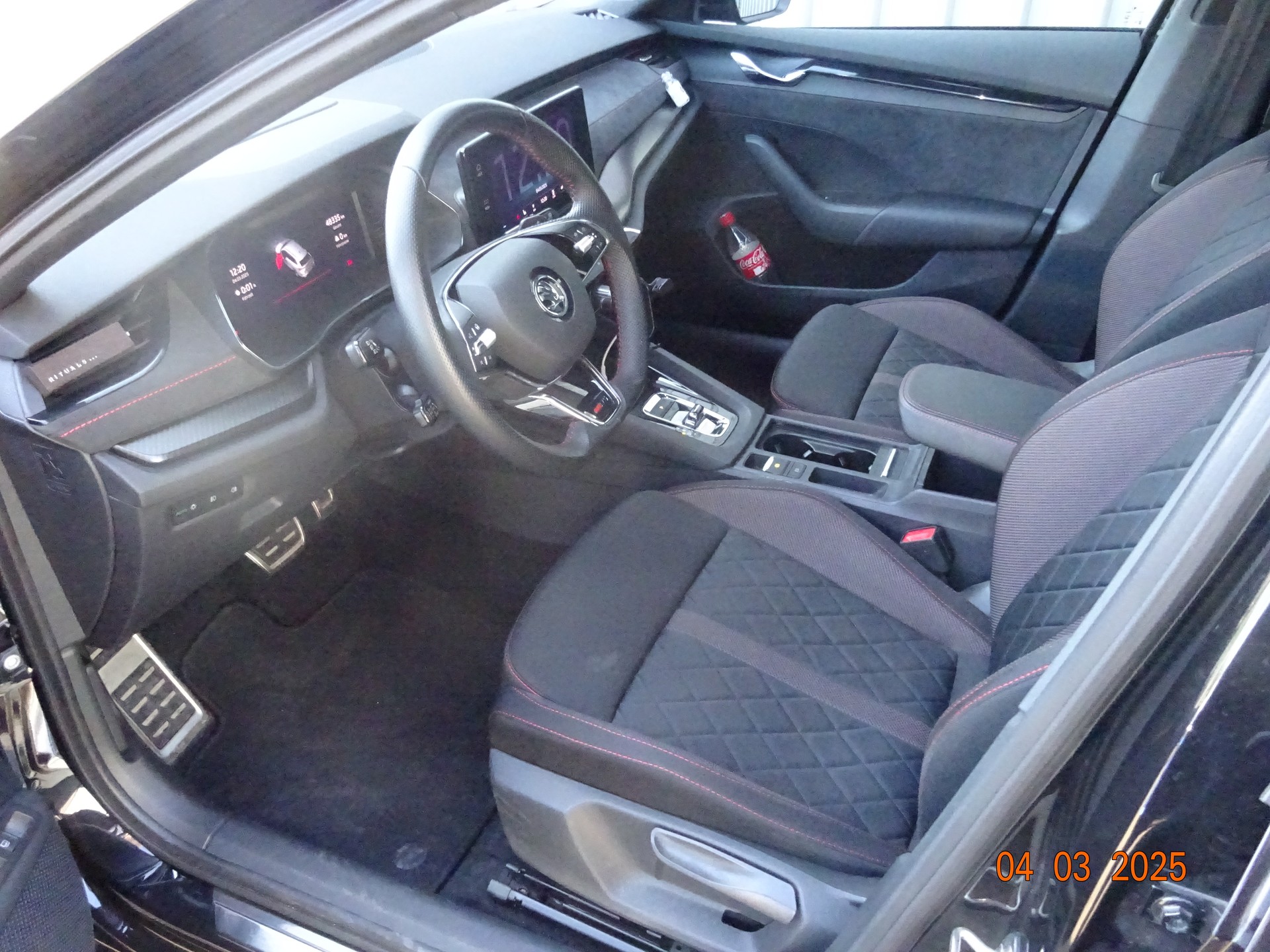 SKODA Octavia Combi 1.4 TSI PHEV DSG RS-image-2