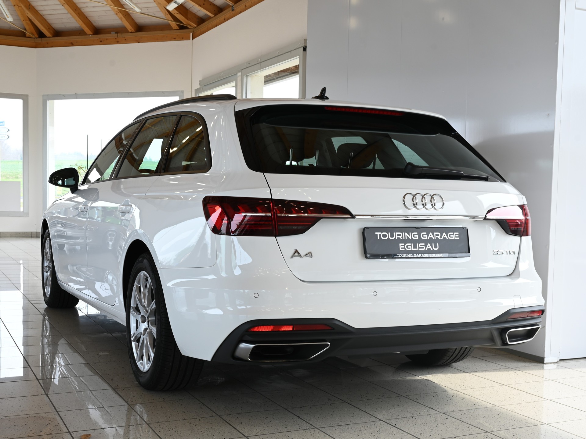 AUDI A4 Avant 2.0 35 TDI Attraction S-Tronic-image-5