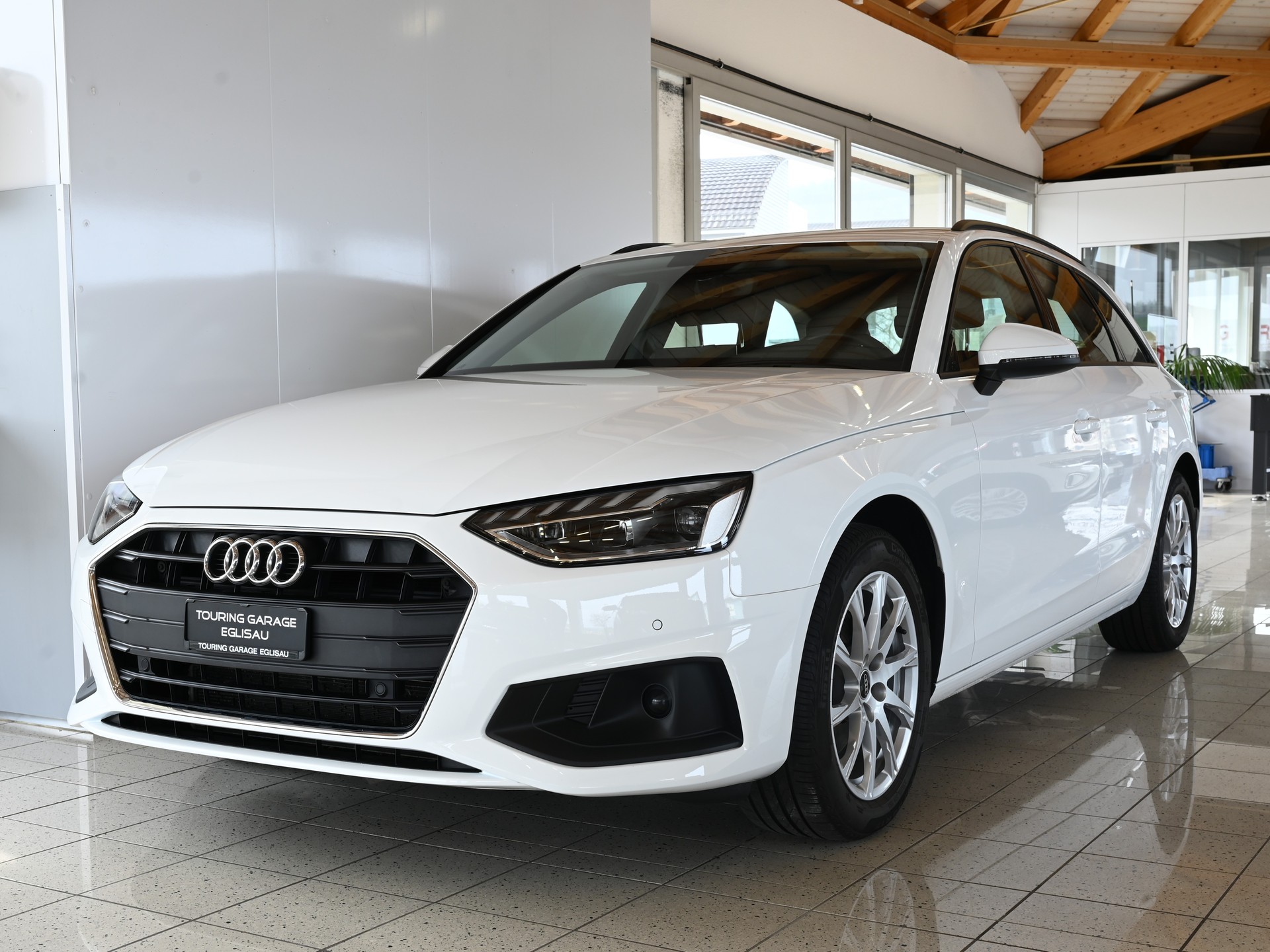 AUDI A4 Avant 2.0 35 TDI Attraction S-Tronic-image-1