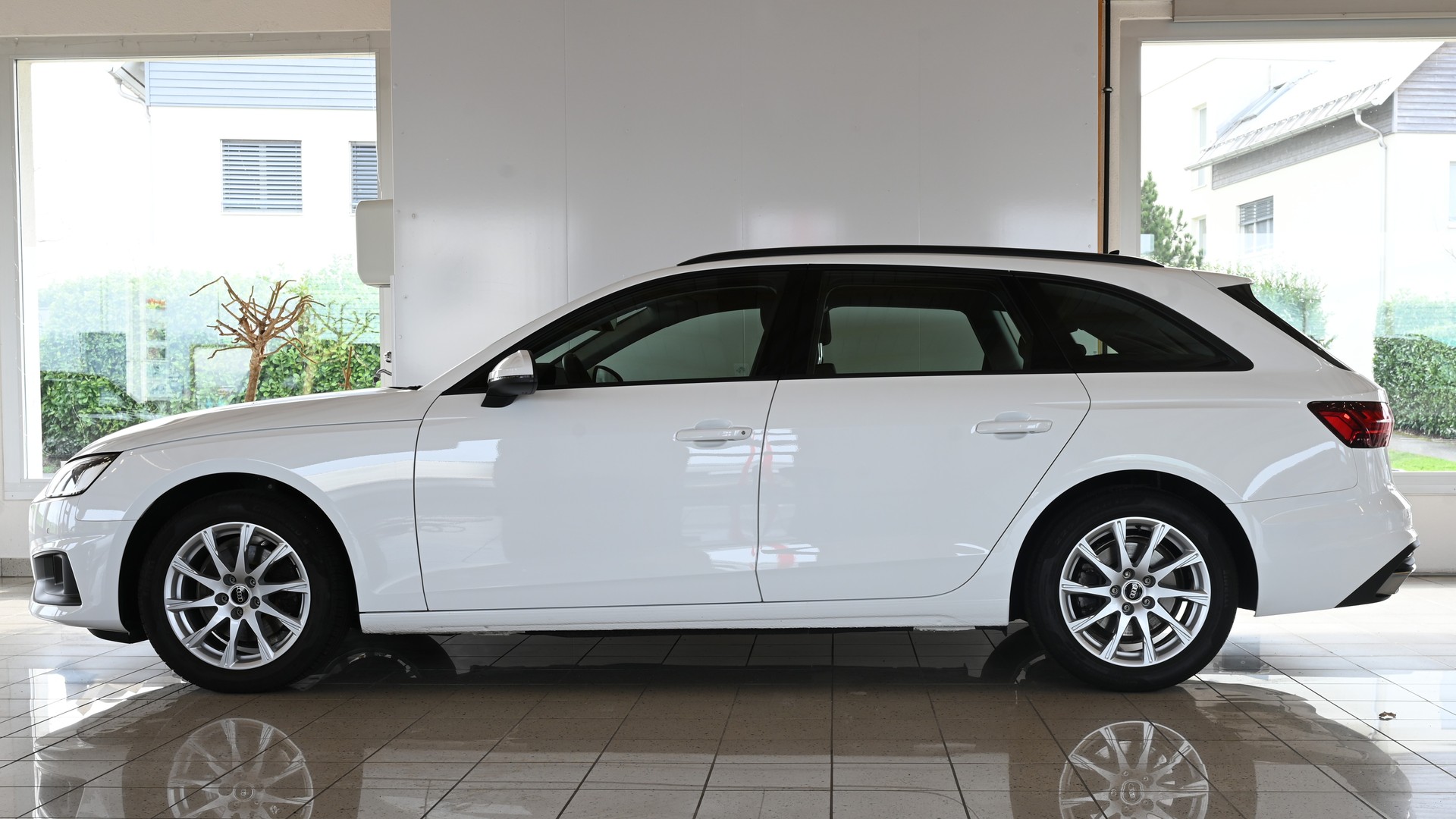 AUDI A4 Avant 2.0 35 TDI Attraction S-Tronic-image-3
