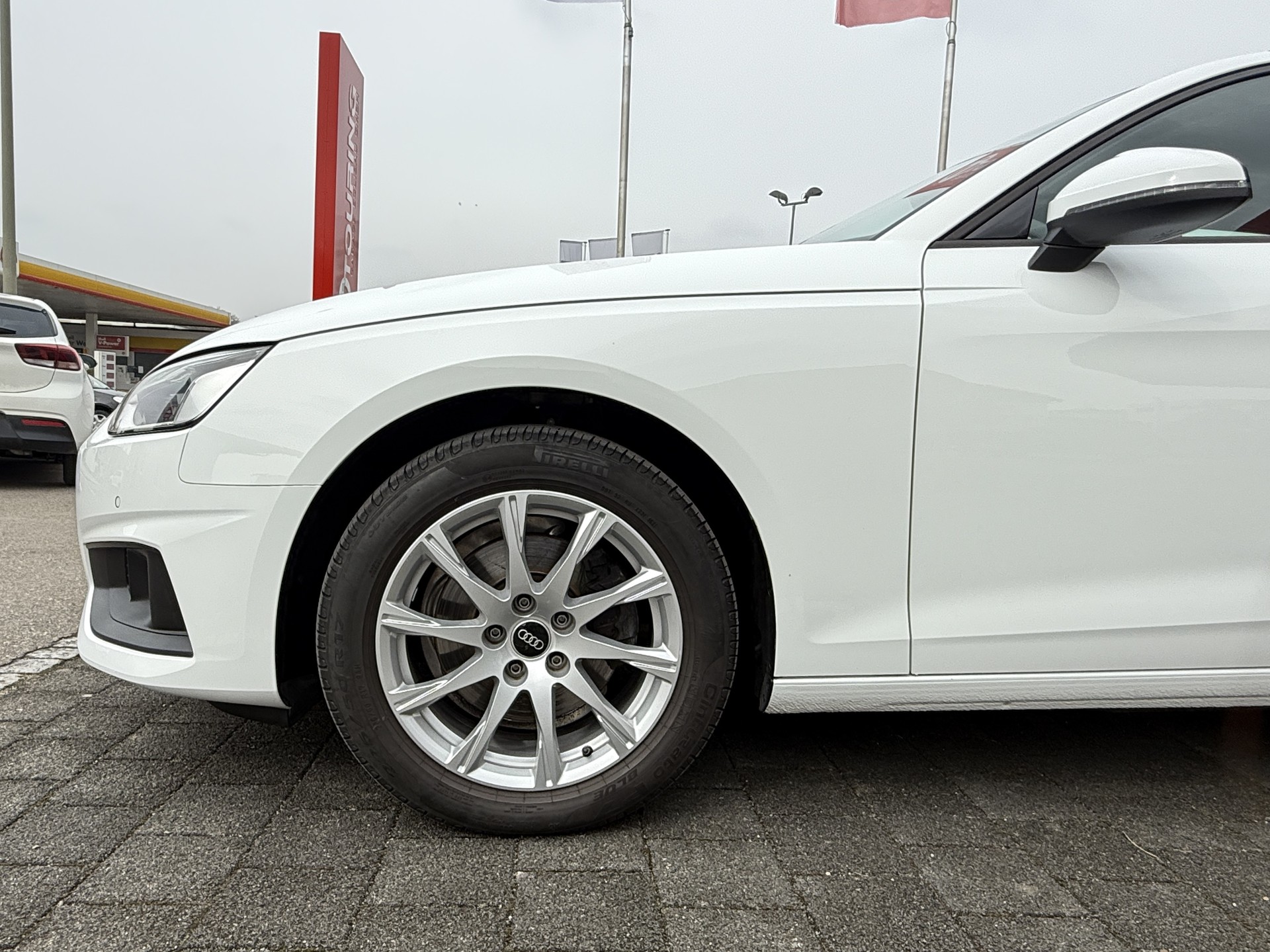 AUDI A4 Avant 2.0 35 TDI Attraction S-Tronic-image-22