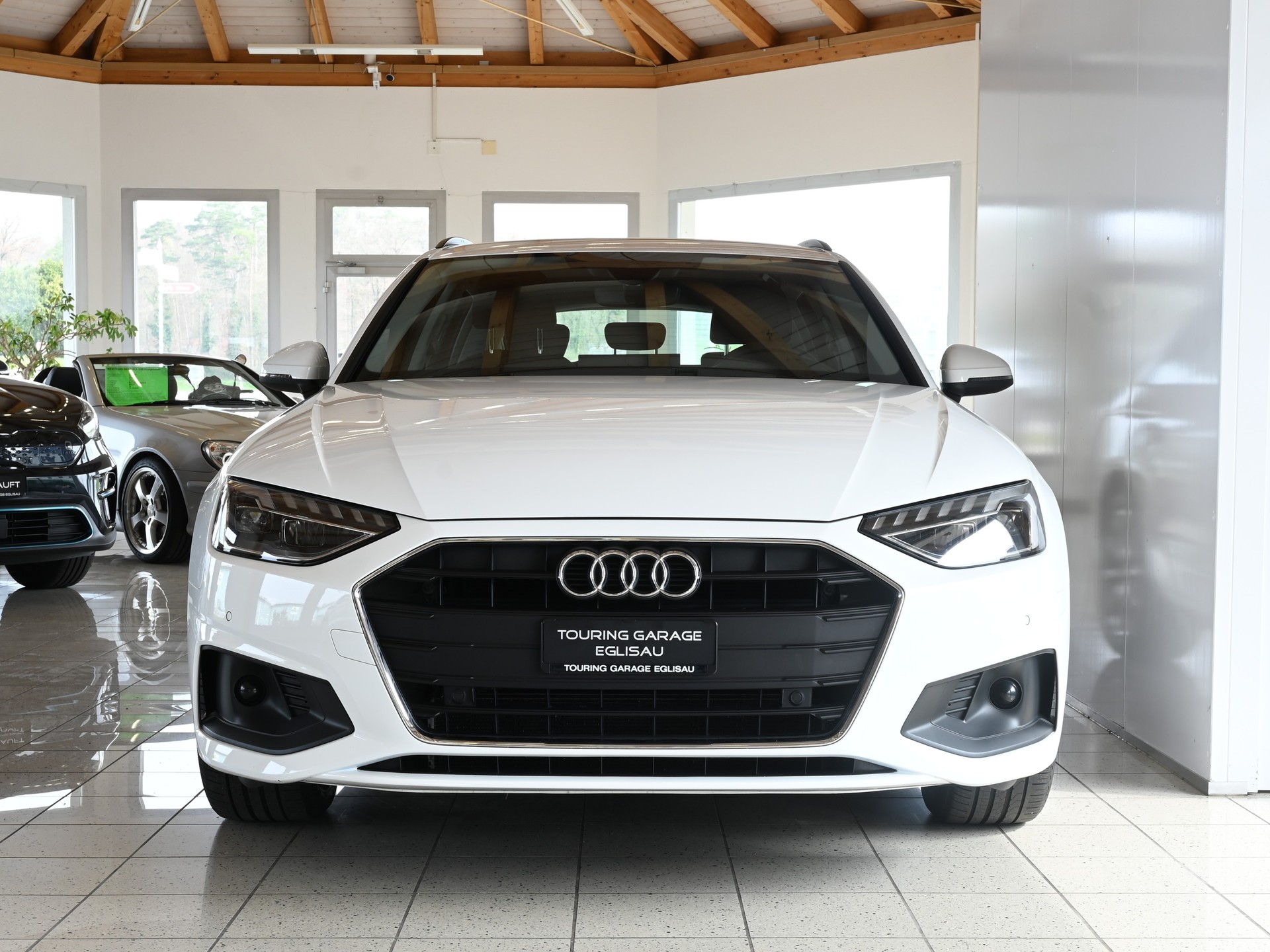 AUDI A4 Avant 2.0 35 TDI Attraction S-Tronic-image-2