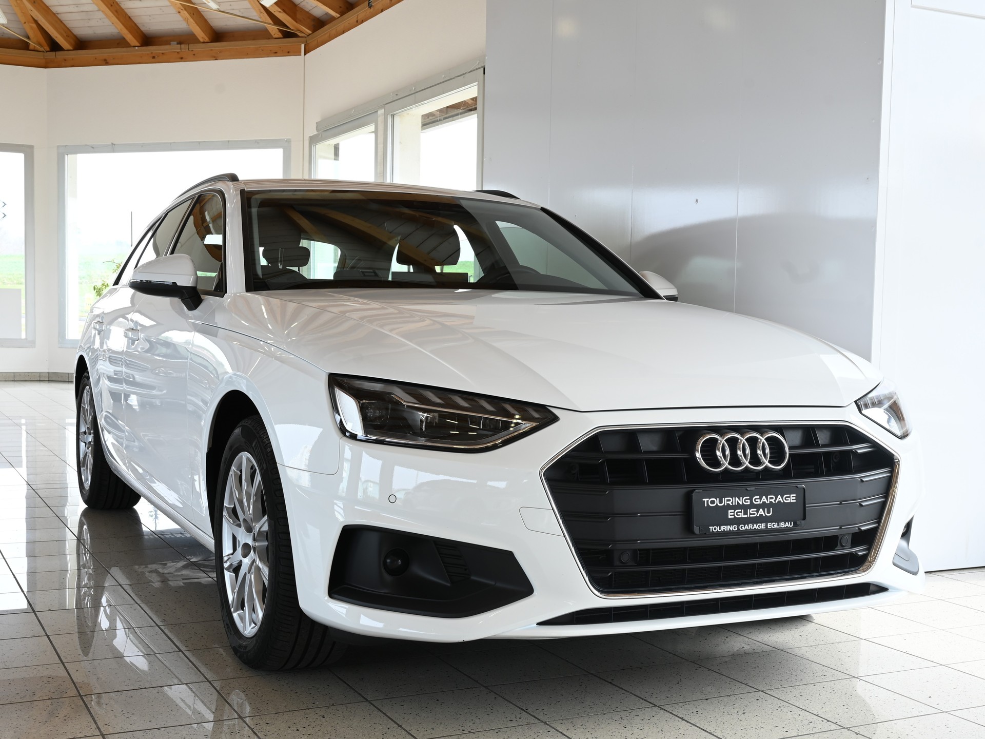 AUDI A4 Avant 2.0 35 TDI Attraction S-Tronic-image-0