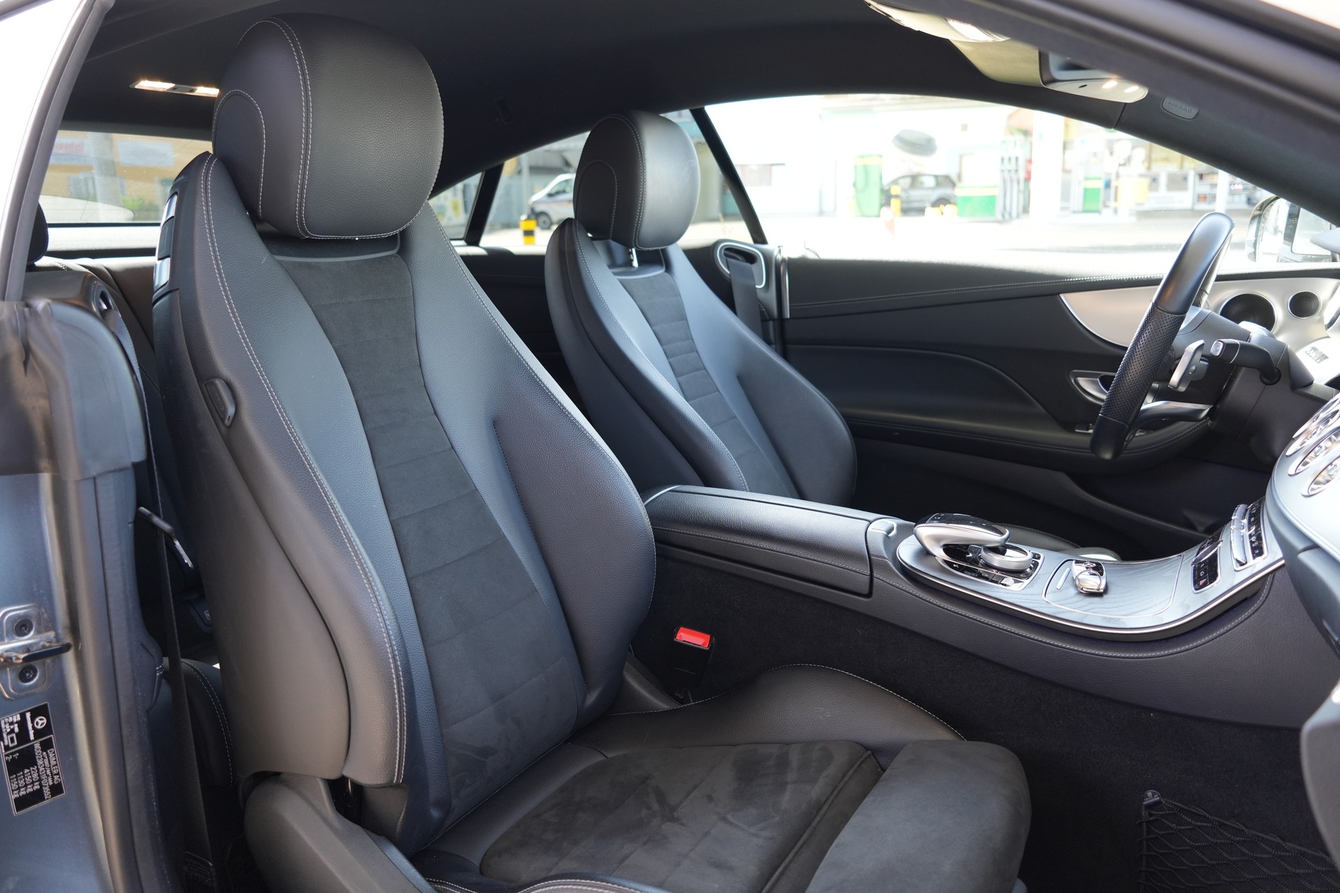 MERCEDES-BENZ E 200 Coupé AMG Line 4 Matic 9G-Tronic-image-11