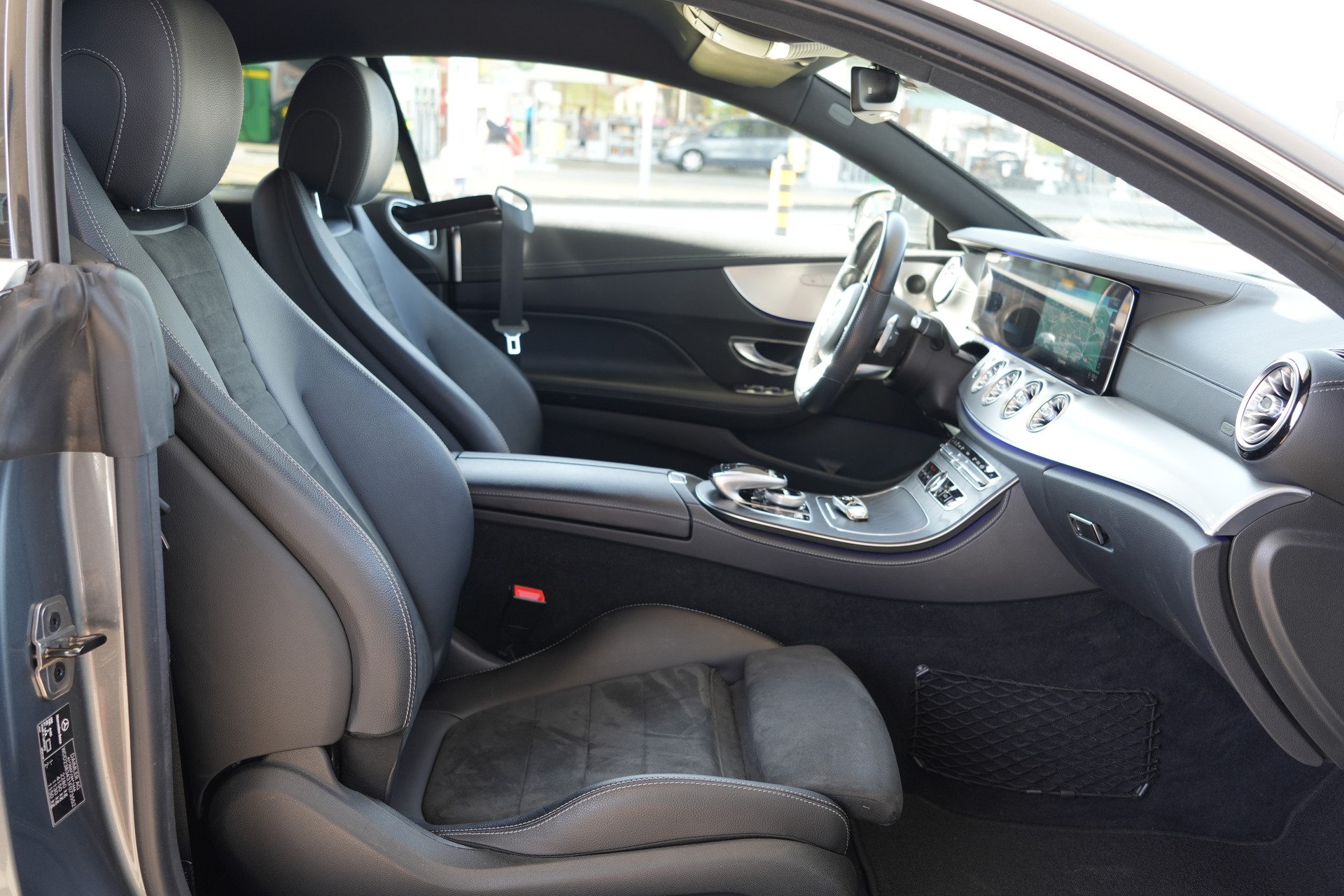 MERCEDES-BENZ E 200 Coupé AMG Line 4 Matic 9G-Tronic-image-8